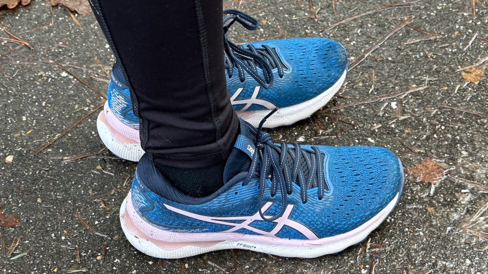 Top 10 đôi giày đi bộ tốt nhất dành cho nữ năm 2025 Hinh anh 8: Hinh anh cac mau giay di bo nu hang dau nam 2025