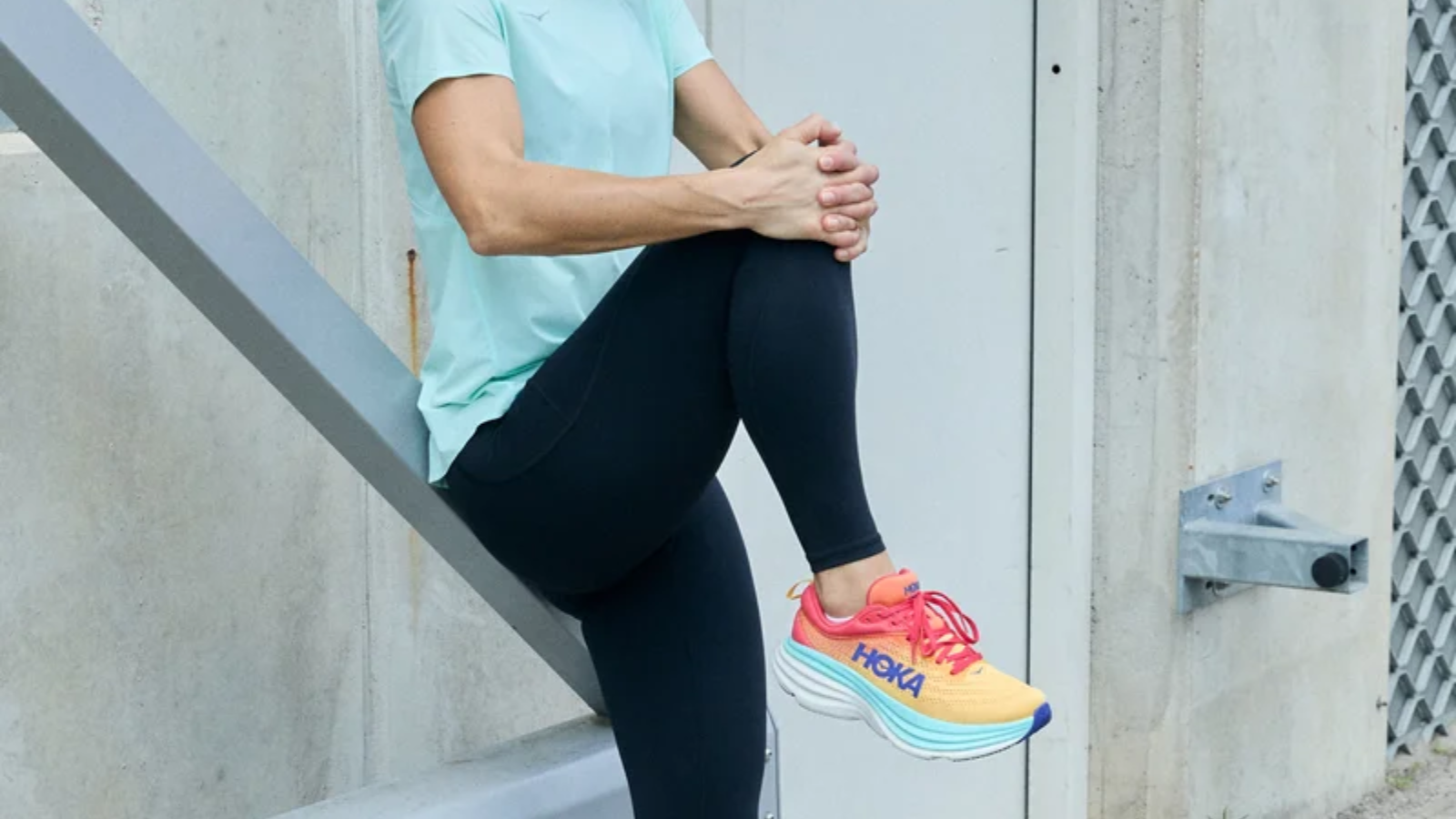 Top 10 đôi giày đi bộ tốt nhất dành cho nữ năm 2025 Hinh anh 9: Hinh anh cac mau giay di bo nu hang dau nam 2025