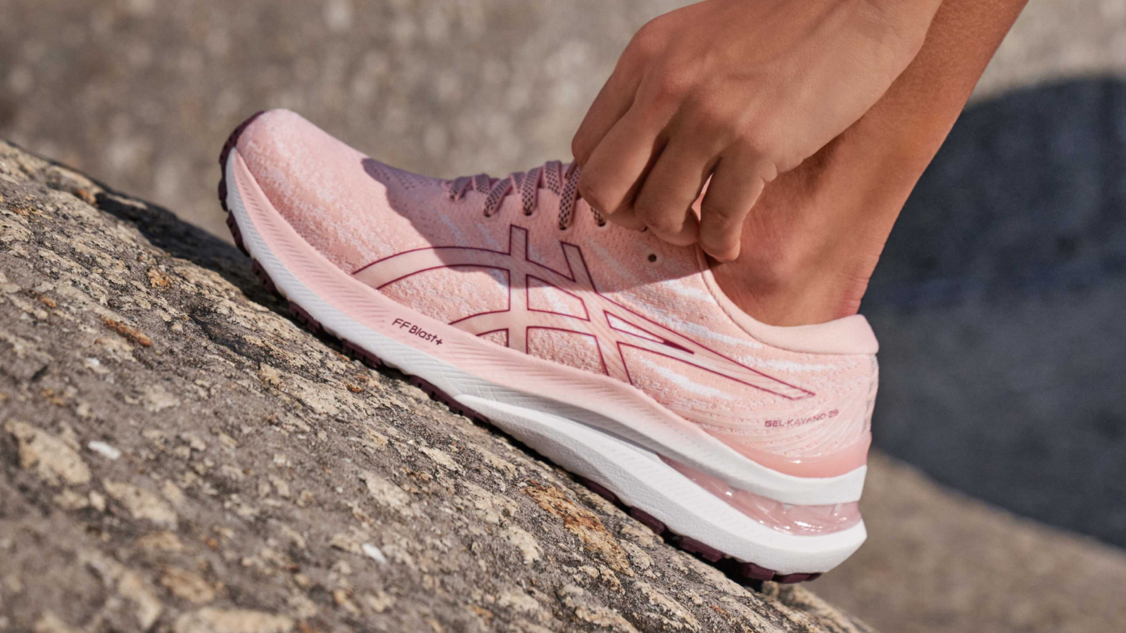 Top 10 đôi giày tập luyện nữ tốt nhất năm 2025 Hinh anh 10: Giay tap luyen nu tot nhat nam 2025: On Cloud X 4, Nike Metcon 9, Hoka Clifton 9 va nhieu hon