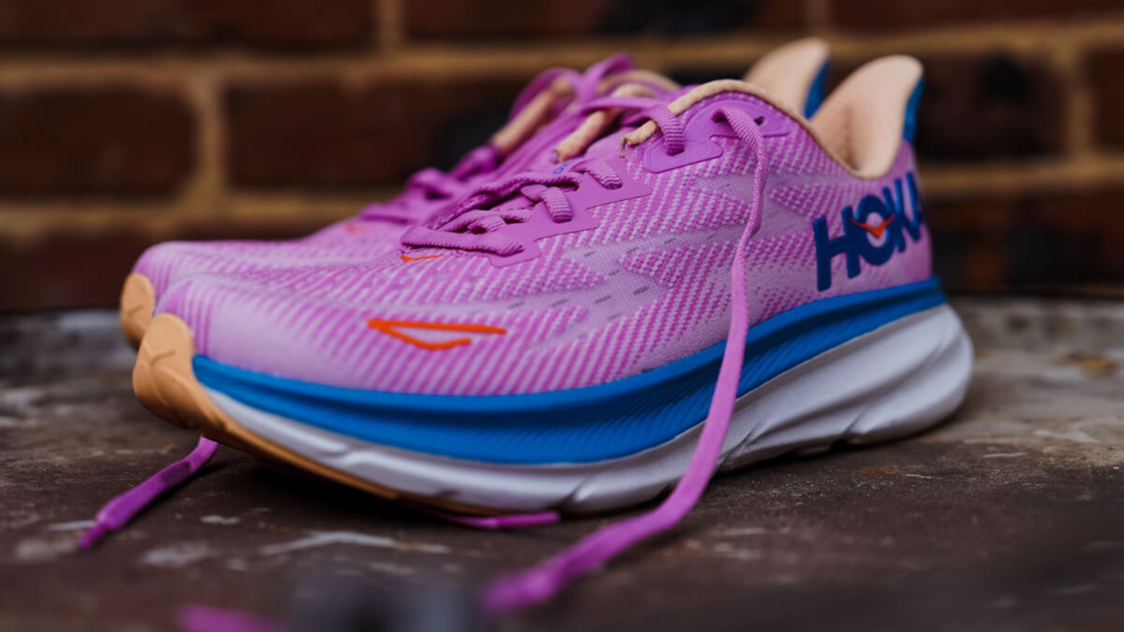 Top 10 đôi giày tập luyện nữ tốt nhất năm 2025 Hinh anh 1: Giay tap luyen nu tot nhat nam 2025: On Cloud X 4, Nike Metcon 9, Hoka Clifton 9 va nhieu hon