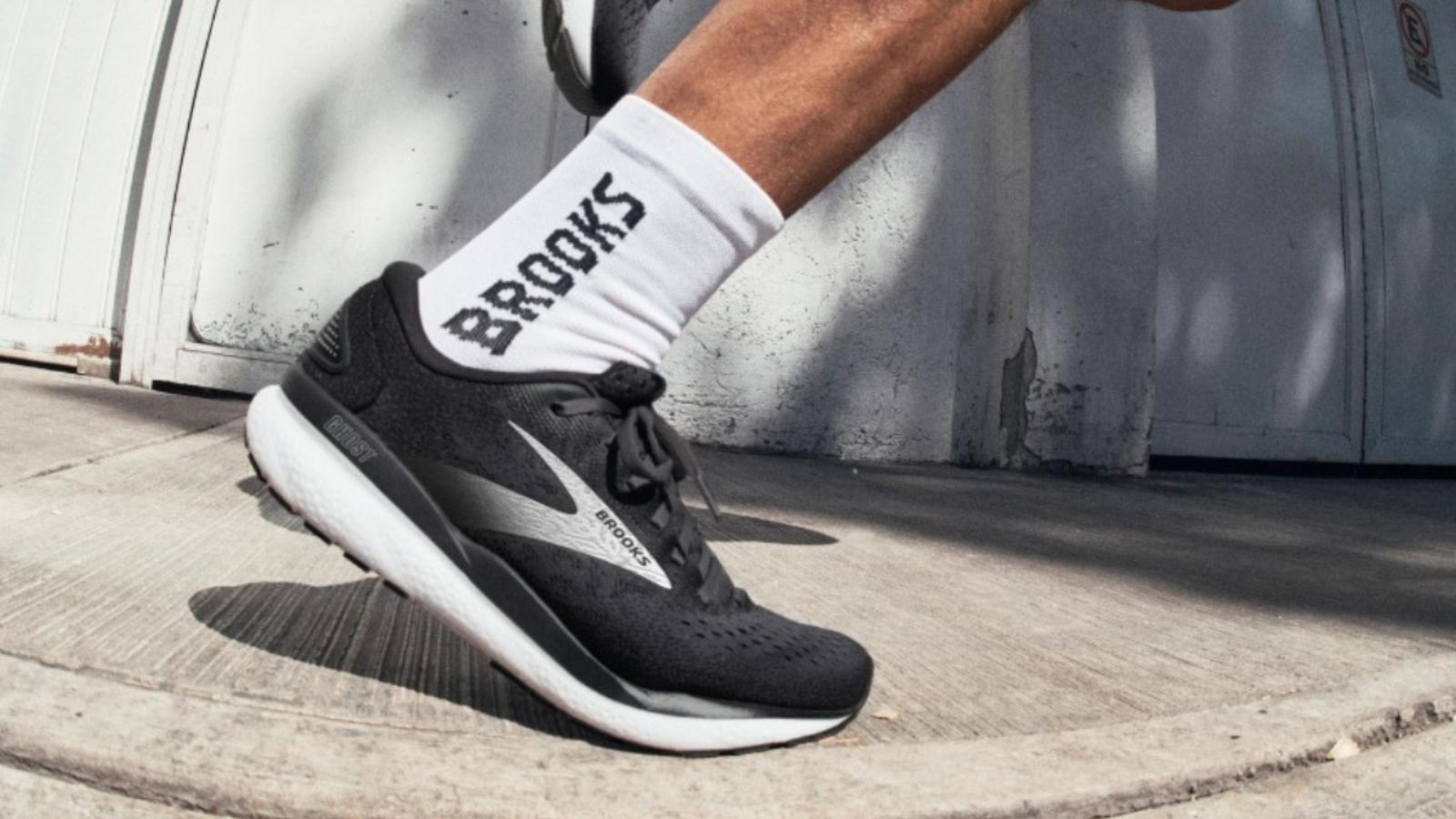 Top 10 đôi giày tập luyện nữ tốt nhất năm 2025 Hinh anh 5: Giay tap luyen nu tot nhat nam 2025: On Cloud X 4, Nike Metcon 9, Hoka Clifton 9 va nhieu hon