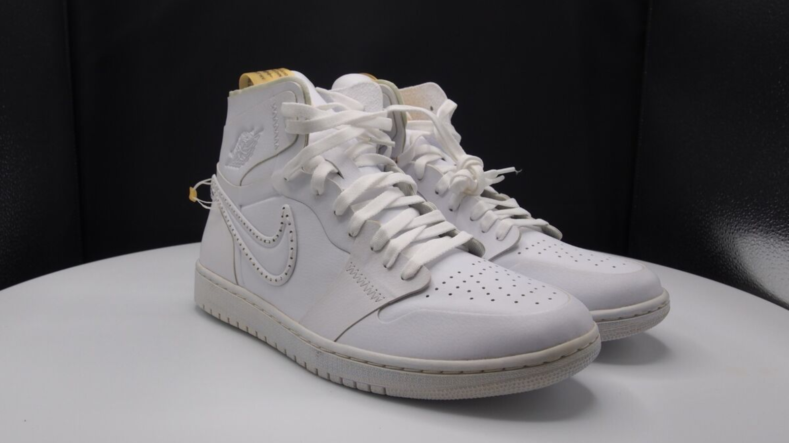 Hinh anh 6: Nigel Sylvester va doi Air Jordan 4 'Brick by Brick' moi ra mat.