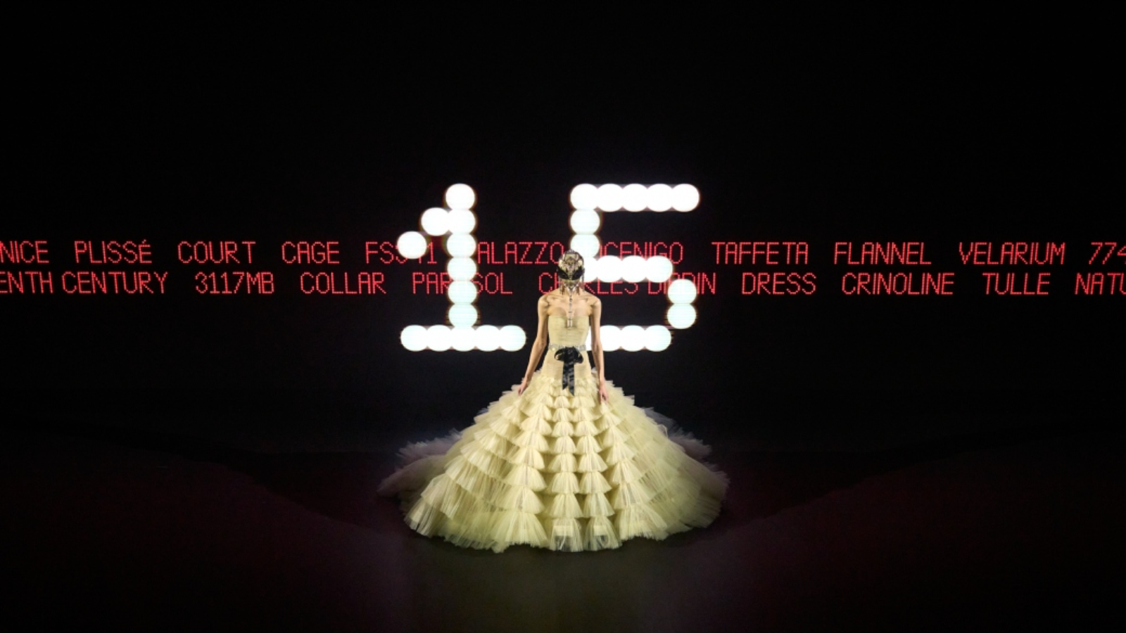 Valentino Haute Couture Xuân Hè 2025: Alessandro Michele và kỷ nguyên đầy mê hoặc Hinh anh 1: Valentino Haute Couture Xuan He 2025 cua Alessandro Michele