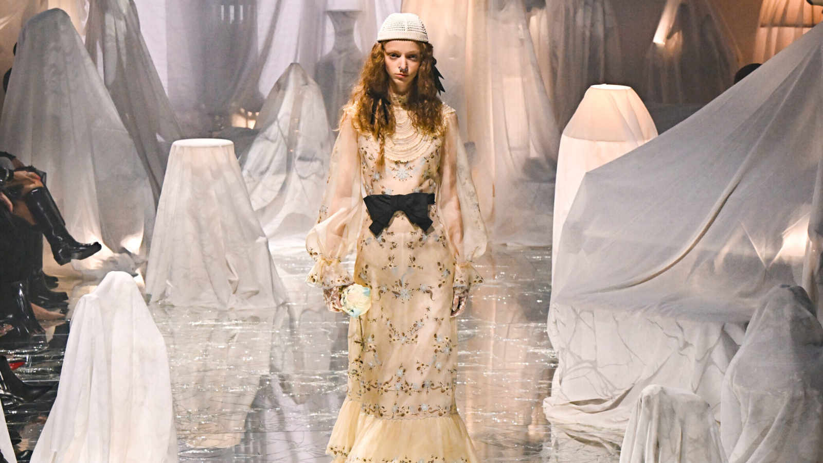 Valentino Haute Couture Xuân Hè 2025: Alessandro Michele và kỷ nguyên đầy mê hoặc Hinh anh 5: Valentino Haute Couture Xuan He 2025 cua Alessandro Michele