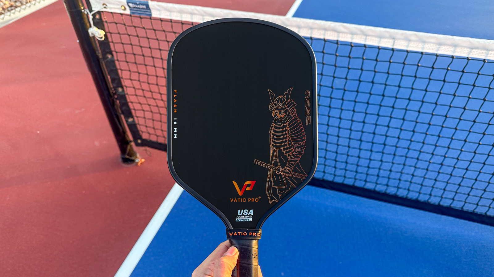Vatic Pro Saga: Cây vợt pickleball giá tốt, hiệu năng cân bằng Hinh anh 1: Cay vot pickleball Vatic Pro Saga voi thiet ke toi uu
