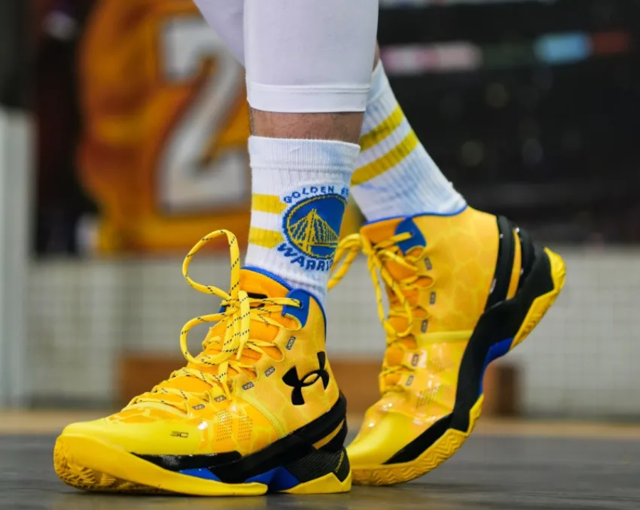 Giay Under Armour Curry2 ‘Gold Taxi’ 3026281-700