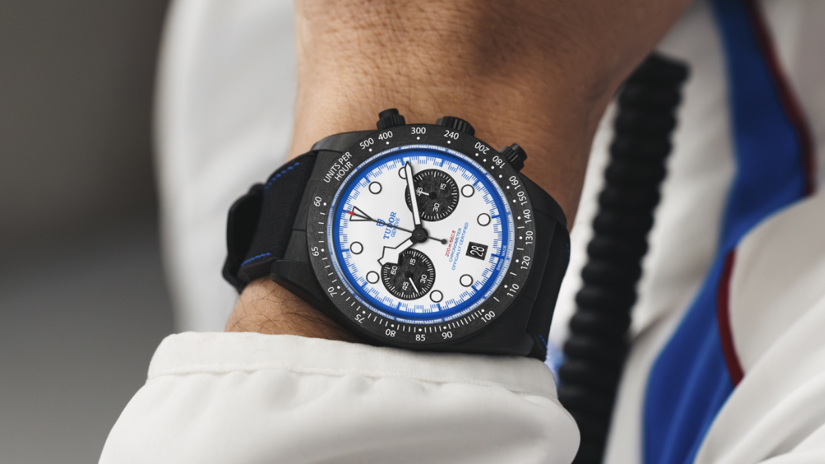 Tudor Black Bay Chrono Carbon 25, dong ho co khi dua xe, thiet ke carbon