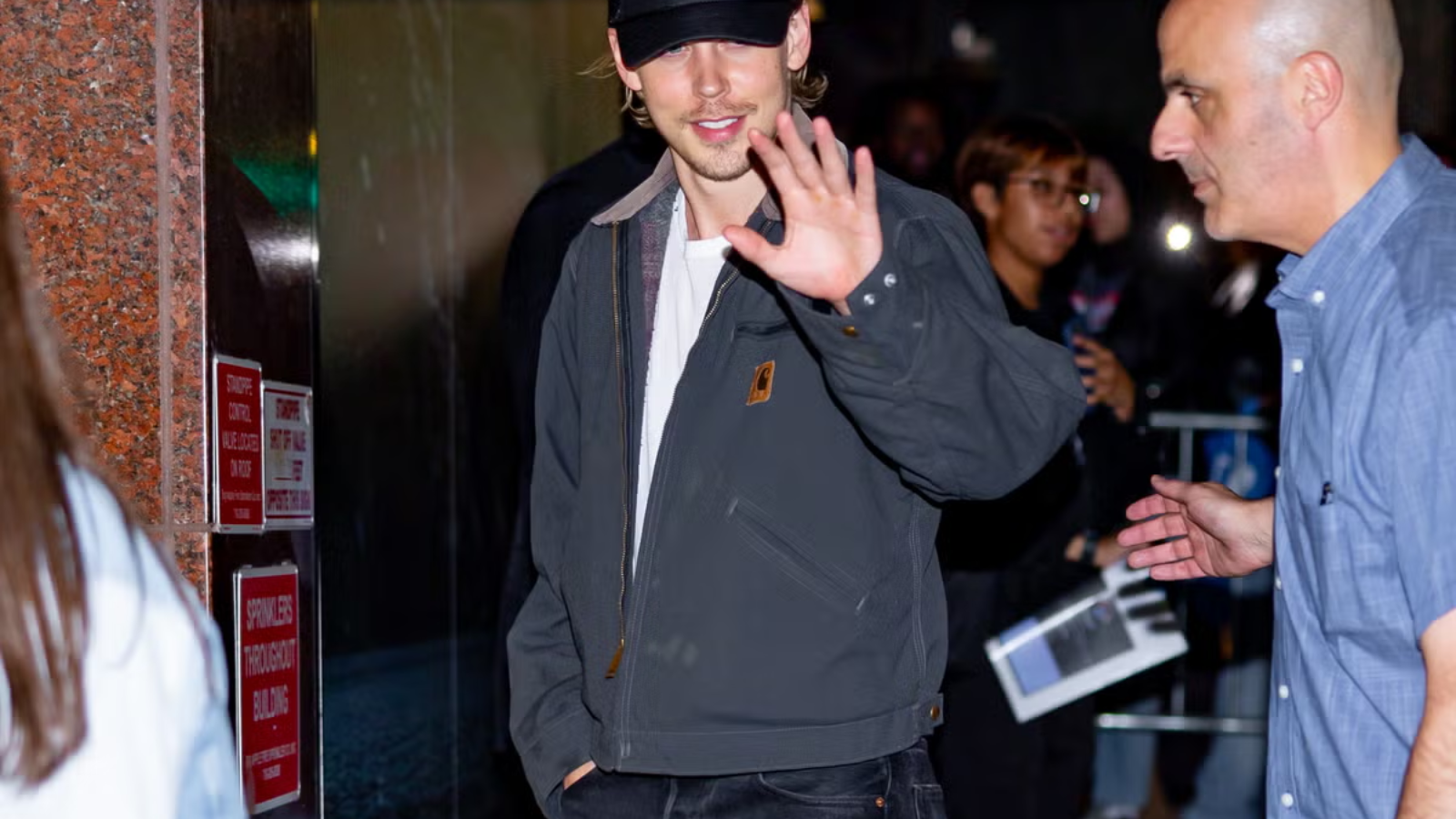 Hinh anh 7: Carhartt Detroit Jacket: Tu lao dong den thoi trang