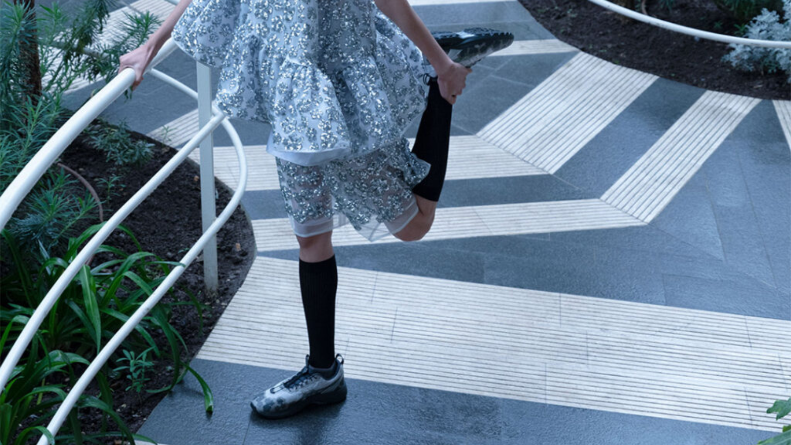 Hinh anh 7: Cecilie Bahnsen x ASICS GEL-TERRAIN 2025, giay the thao cao cap nu tinh