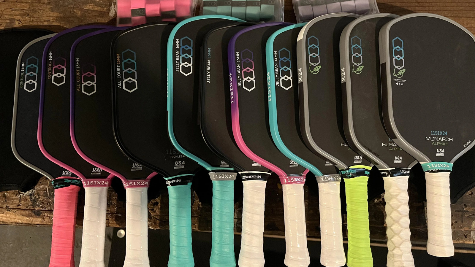 Hinh anh 1: Paddle 11SIX24 Monarch voi cau truc ba lop va cong nghe tien tien cho loi choi ky thuat