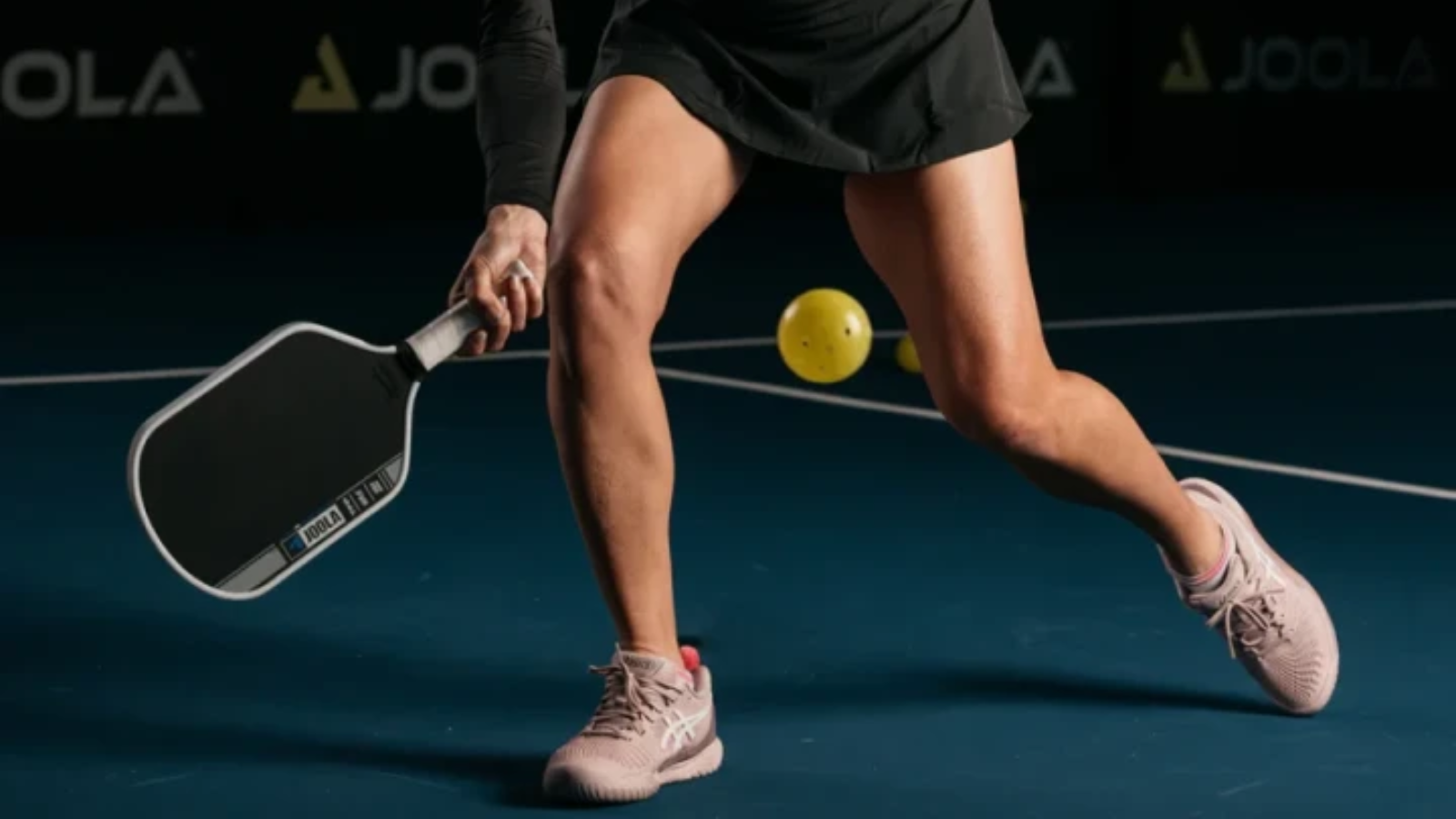 Hinh anh 7: Hinh anh vot pickleball Pro IV va Agassi Pro cua JOOLA, noi bat voi thiet ke hien dai va cong nghe tien tien.