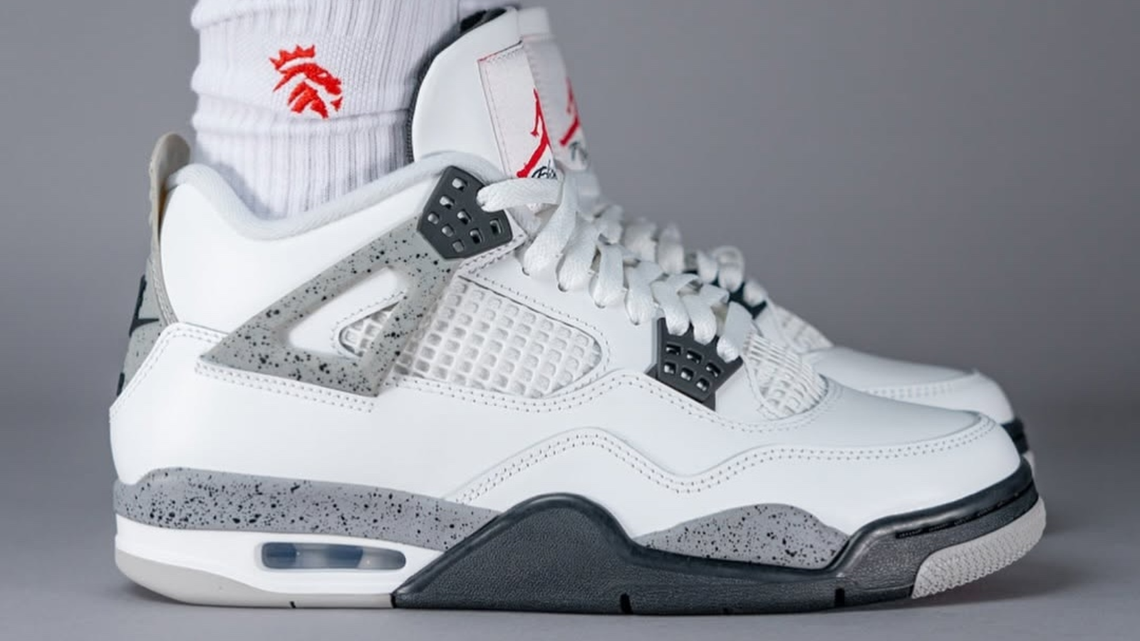 Phân Tích Sự Khác Biệt: Air Jordan 4 ‘White Cement’ 2025 vs 2016 Hinh anh 2: Phan Tich Su Khac Biet: Air Jordan 4 ‘White Cement’ 2025 vs 2016