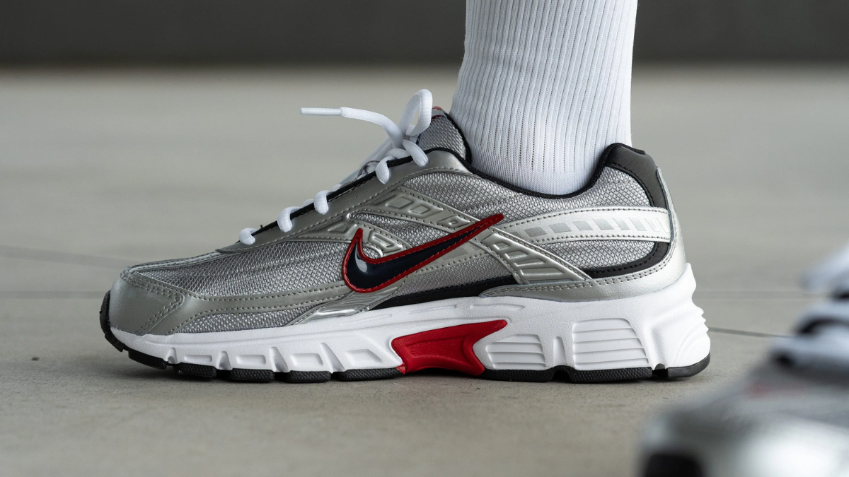 Nike Initiator - doi giay 'dad shoe' phong cach Y2K dang gay chu y