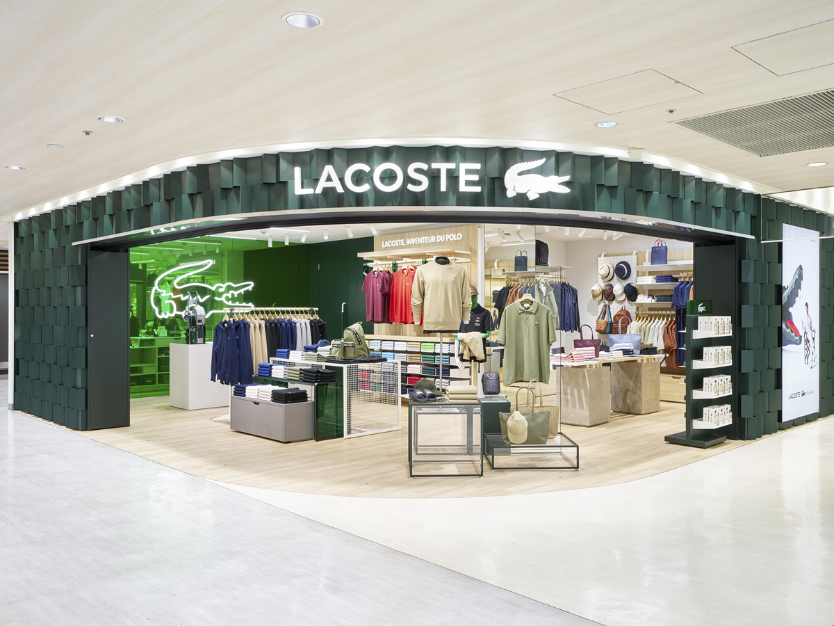 Logo ca sau nho tren ao Lacoste bieu tuong thoi trang