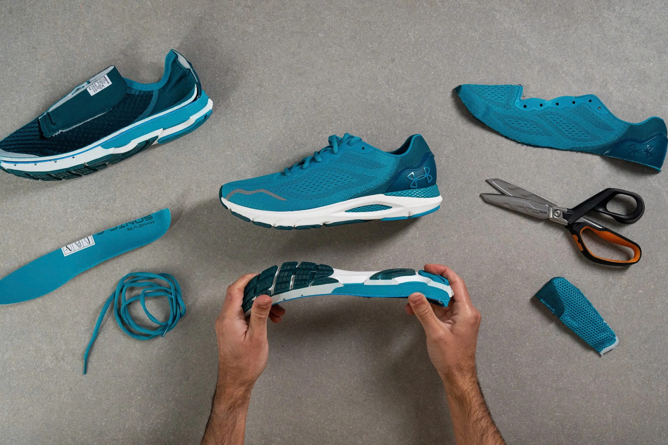 HOVR Sonic 6 doi giay chay moi cua Under co gi?