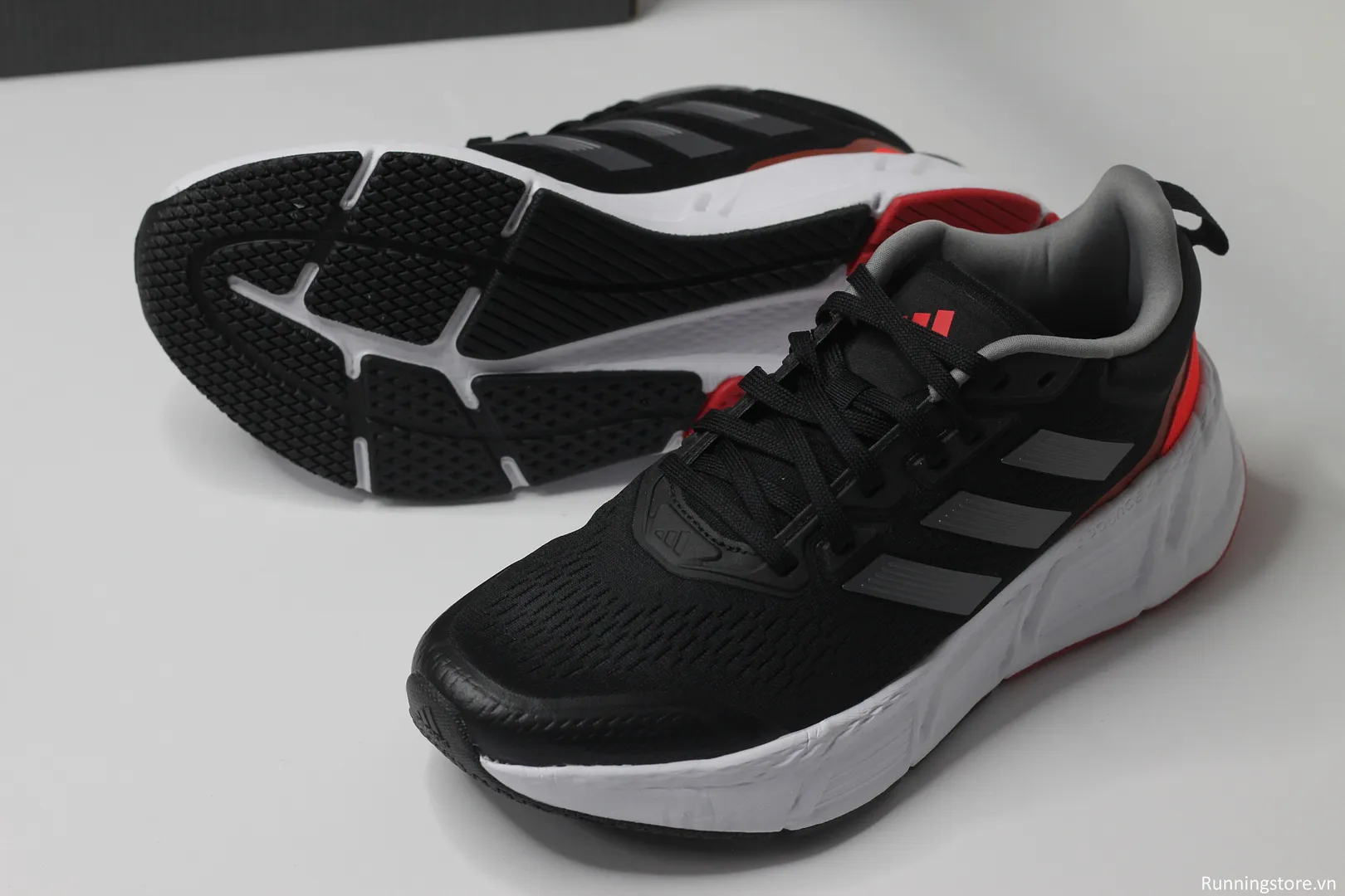 Review Adidas Questar 3 - Lựa chọn hoàn hảo cho người mới bắt đầu chạy bộ