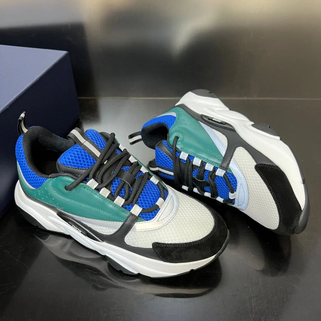 Dior B22: 10 lý do khiến nó trở thành đôi Sneakers “đỉnh” của thế giới xa xỉ Hinh anh 3: Dior B22: 10 ly do khien no tro thanh doi Sneakers “dinh” cua the gioi xa xi