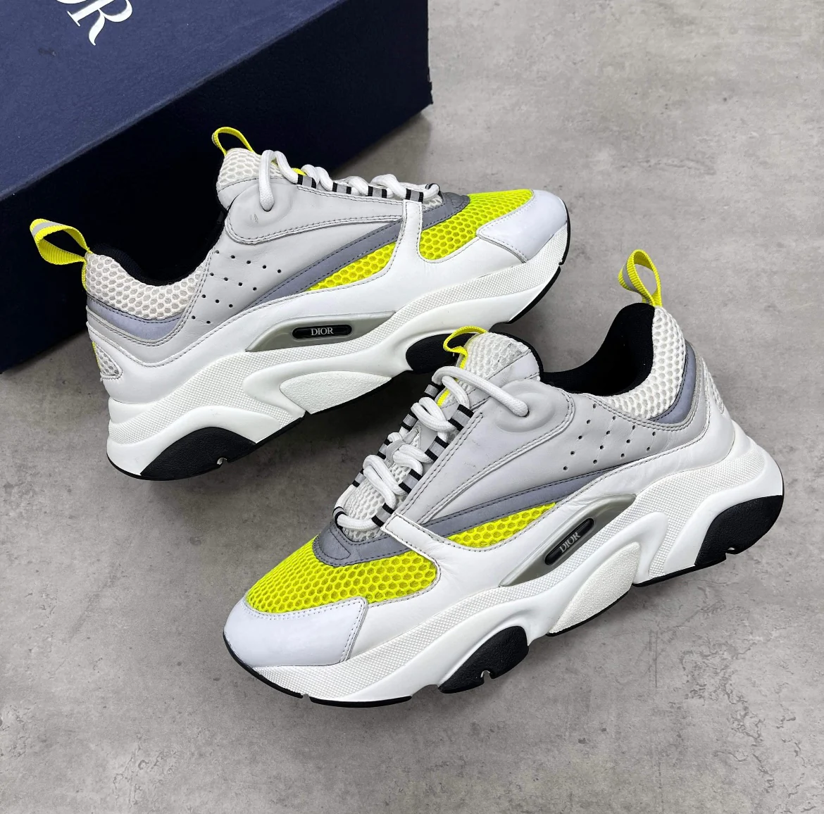 Dior B22: 10 lý do khiến nó trở thành đôi Sneakers “đỉnh” của thế giới xa xỉ Hinh anh 4: Dior B22: 10 ly do khien no tro thanh doi Sneakers “dinh” cua the gioi xa xi