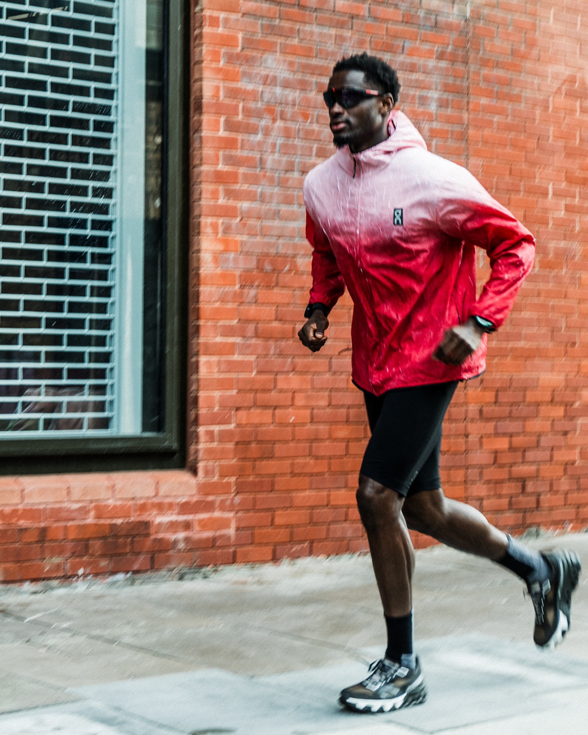 On x PLEASURES: Bộ sưu tập The Loop gây ấn tượng mạnh trong giới chạy bộ