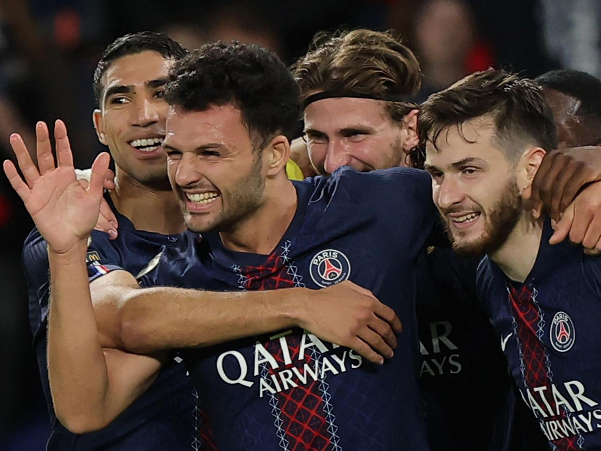 PSG an mung chien thang lich su tai Champions League 2024/2025
