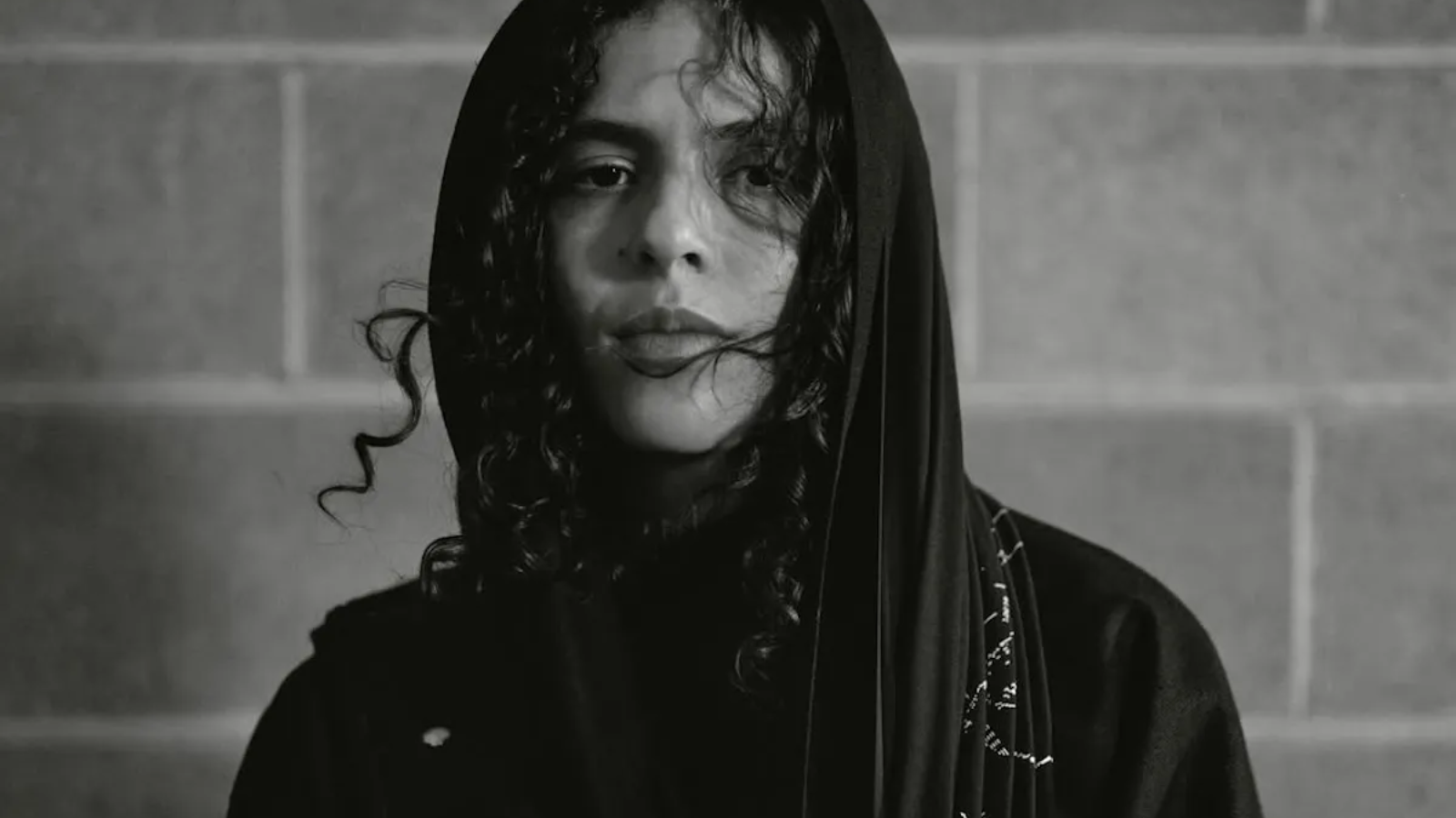 Hinh anh 1: Hyein Seo x Nike Ava Rover: Su Ket Hop Dot Pha Giua Thoi Trang Tuong Lai va Cong Nghe Hien Dai