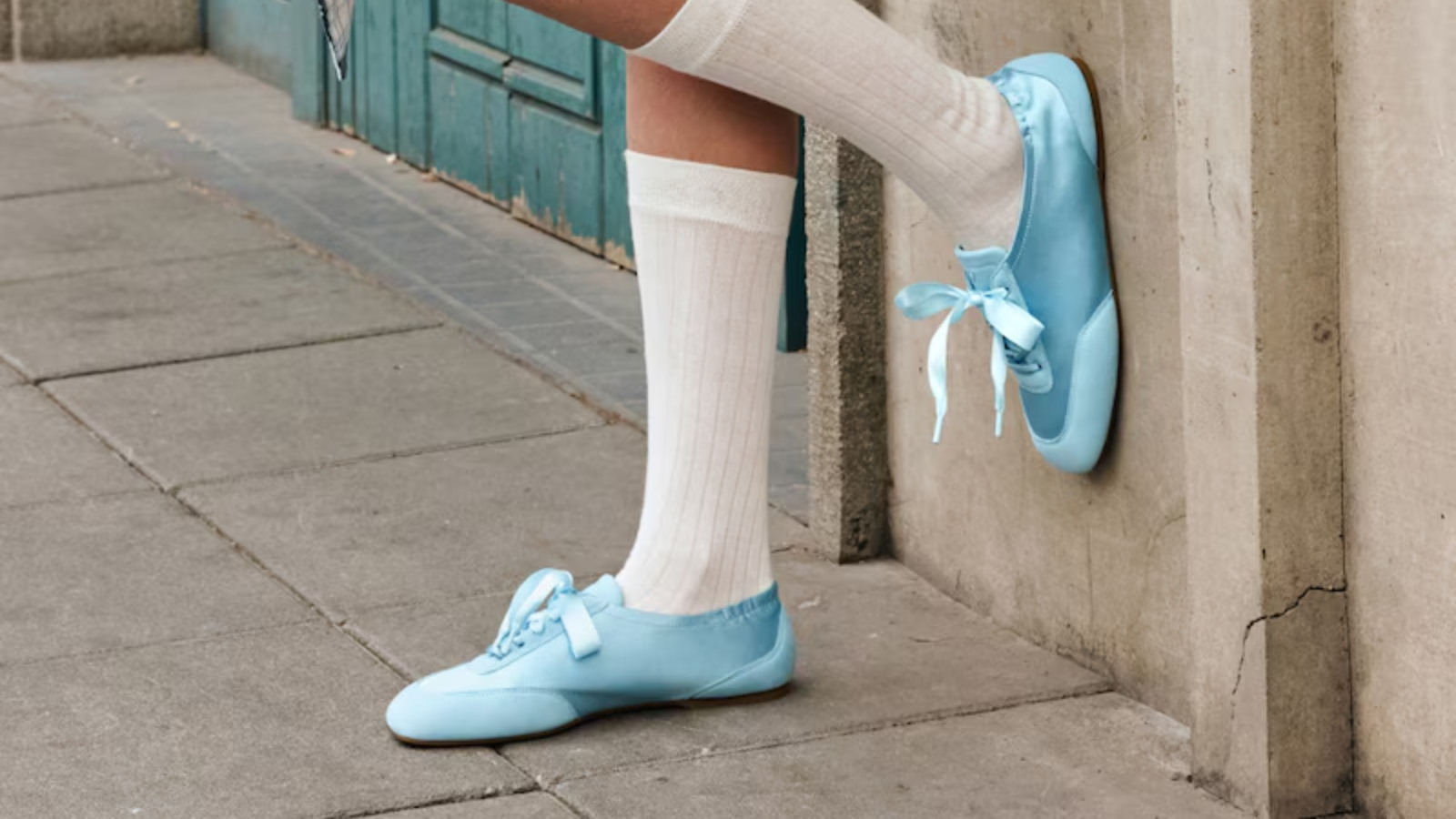 Hinh anh 5: Nhung mau sneakerina thoi trang tu cac thuong hieu noi tieng nam 2025