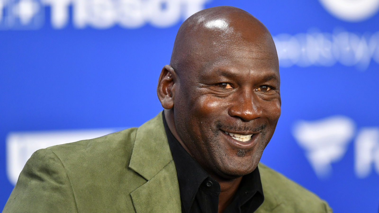 Michael Jordan – Huyền thoại bóng rổ và biểu tượng văn hóa toàn cầu Hinh anh 1: Michael Jordan – Huyen thoai bong ro va bieu tuong van hoa toan cau