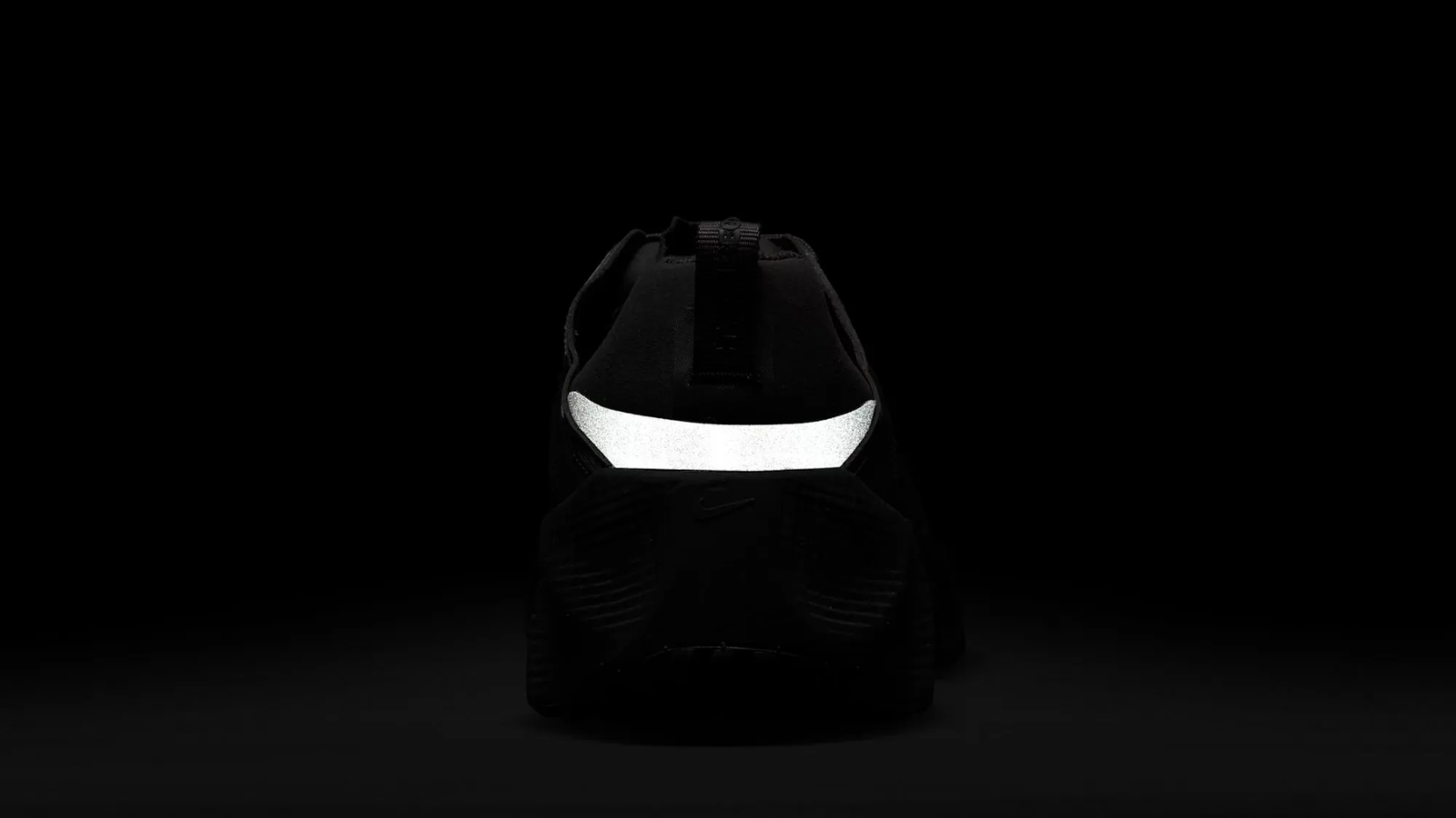 Hinh anh 4: Hyein Seo x Nike Ava Rover: Su Ket Hop Dot Pha Giua Thoi Trang Tuong Lai va Cong Nghe Hien Dai