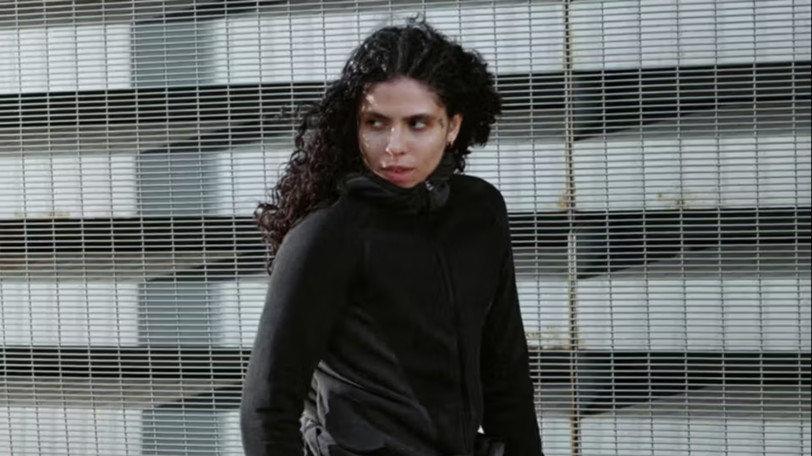 Hinh anh 7: Hyein Seo x Nike Ava Rover: Su Ket Hop Dot Pha Giua Thoi Trang Tuong Lai va Cong Nghe Hien Dai