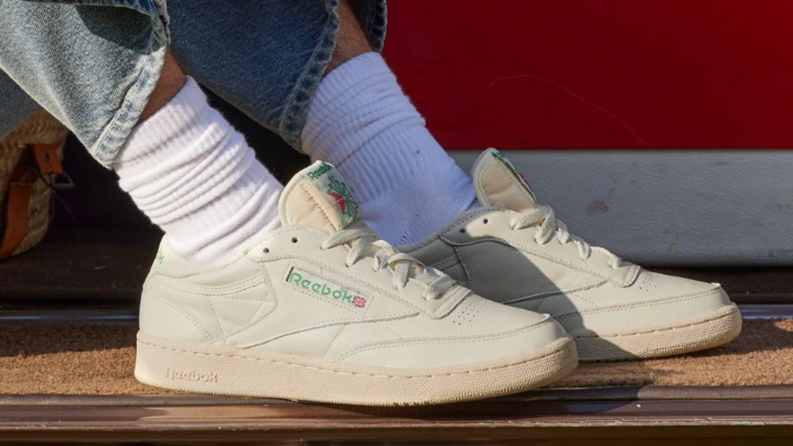 Hinh anh 9: Top 13 doi giay sneaker mua he 2025 dang so huu nhat: tu co dien den hien dai