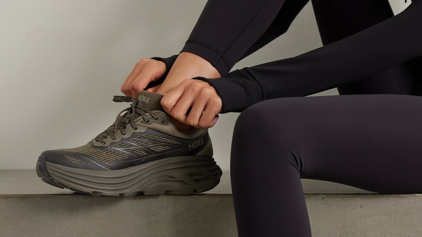 Hinh anh 14: Top 13 doi giay sneaker mua he 2025 dang so huu nhat: tu co dien den hien dai