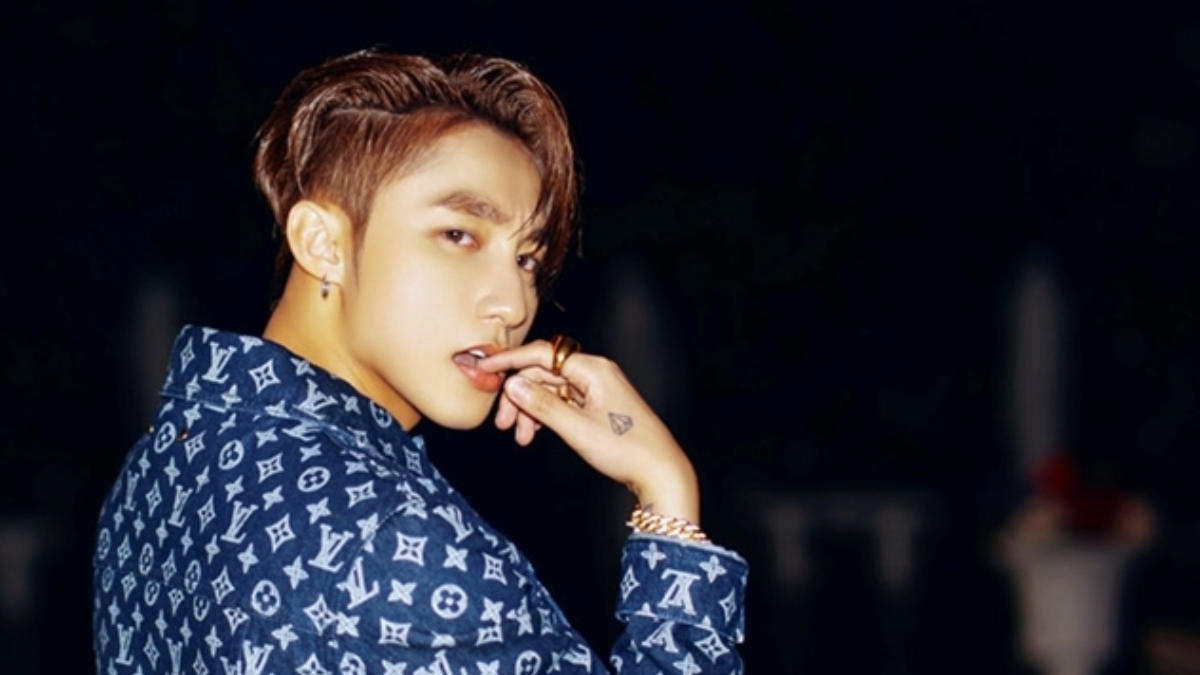 Son Tung M-TP bieu dien tren san khau voi phong cach thoi trang Gucci