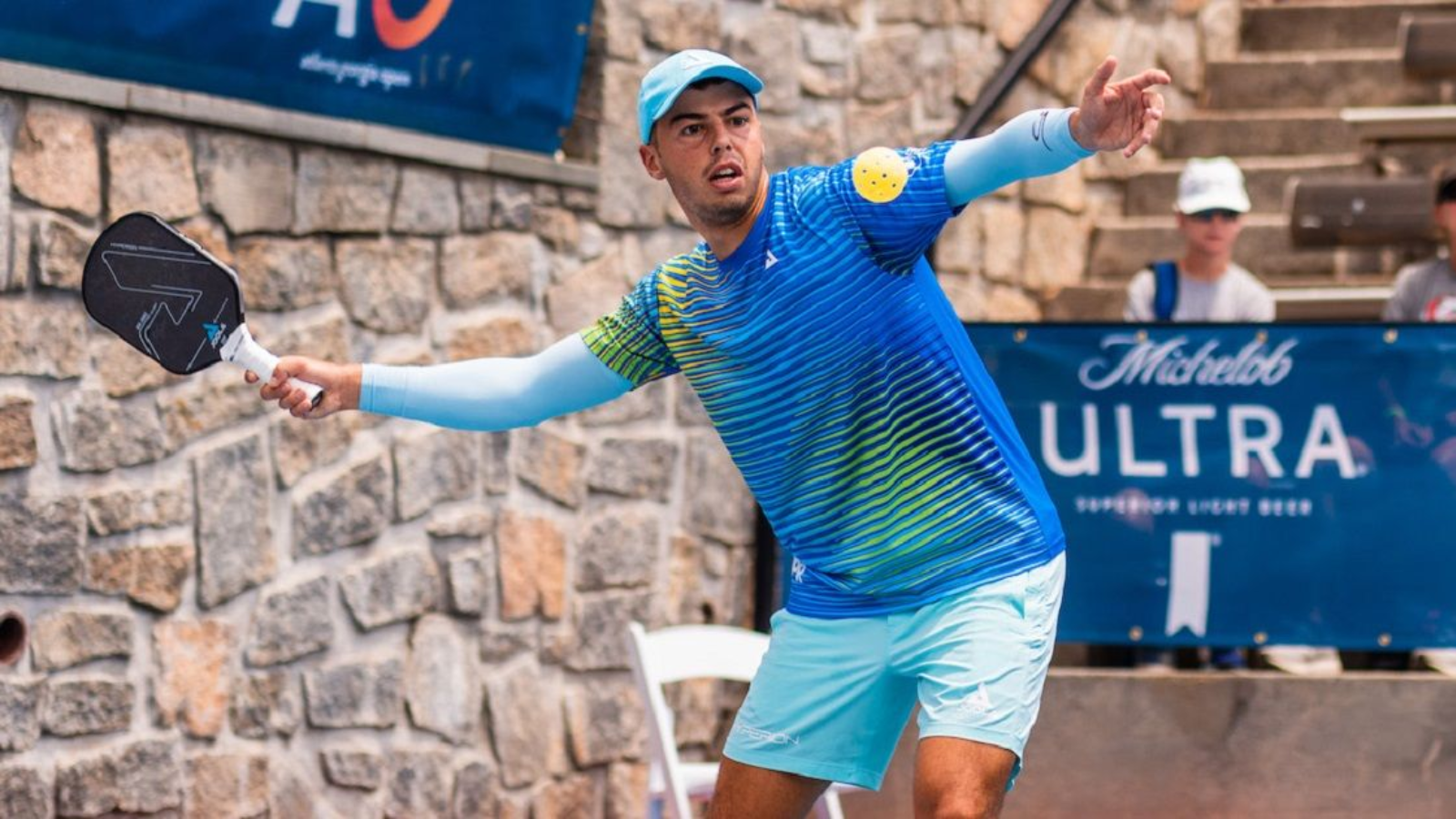 Ben Johns – Huyền thoại Pickleball cùng vợt JOOLA và giày Babolat Hinh anh 2: Ben Johns – Huyen thoai Pickleball cung vot JOOLA va giay Babolat