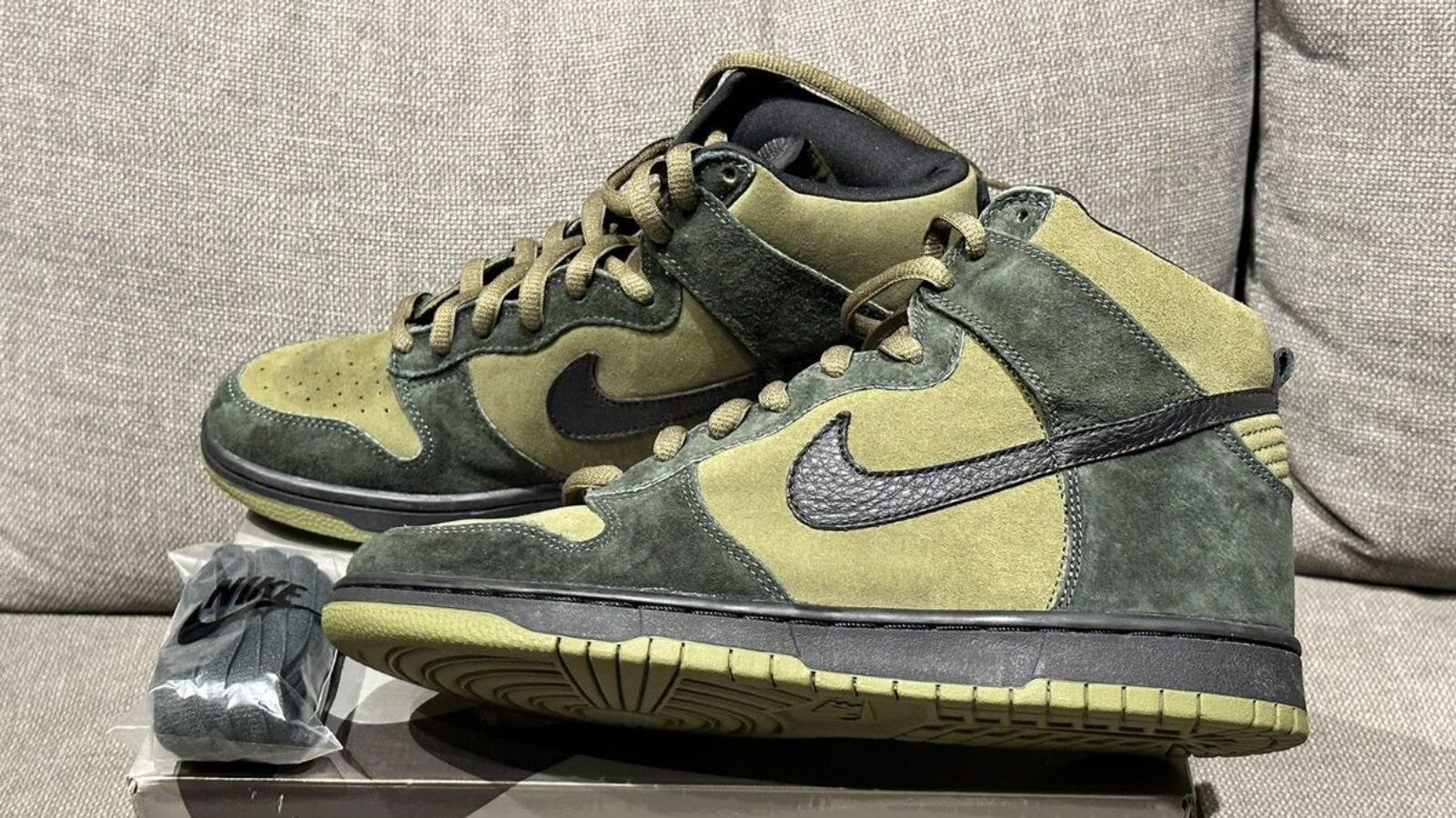 Hinh anh 5: Cac mau giay sneaker lay cam hung tu sieu anh hung: Batman, Hulk, Wolverine, Invisible Woman, Spider-Man.