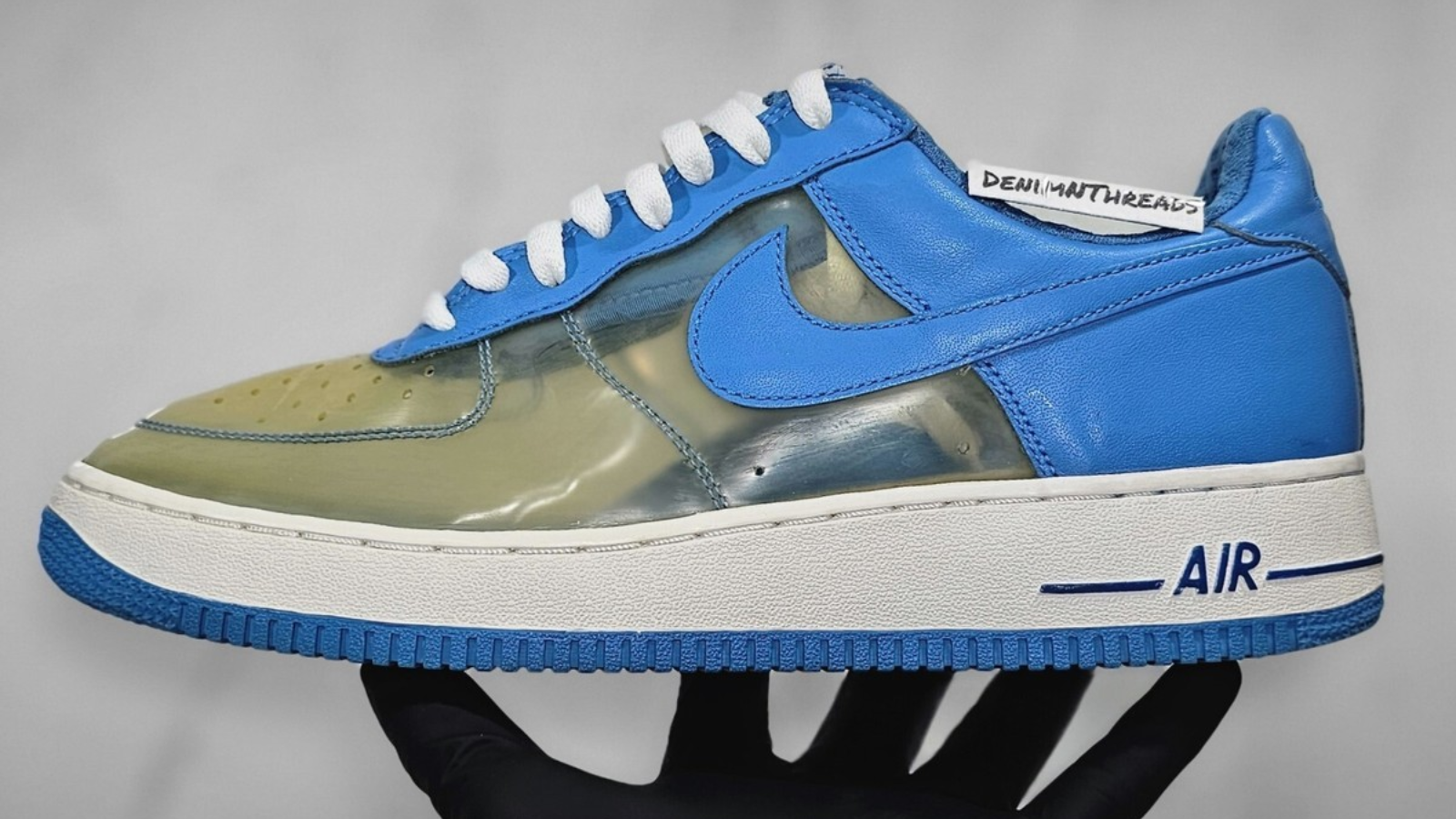 Hinh anh 10: Cac mau giay sneaker lay cam hung tu sieu anh hung: Batman, Hulk, Wolverine, Invisible Woman, Spider-Man.