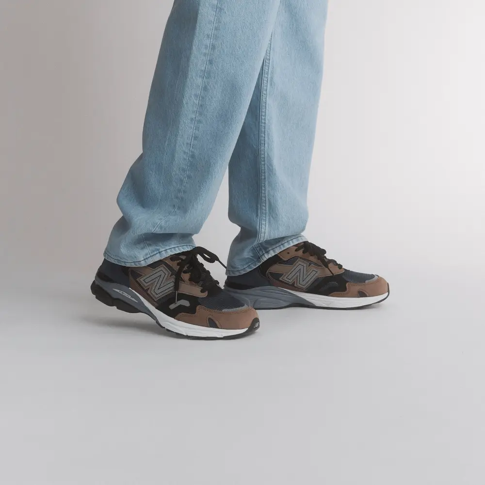 Alternative view of Giày New Balance 920 MiUK 'Navy Beige Black' M920INV