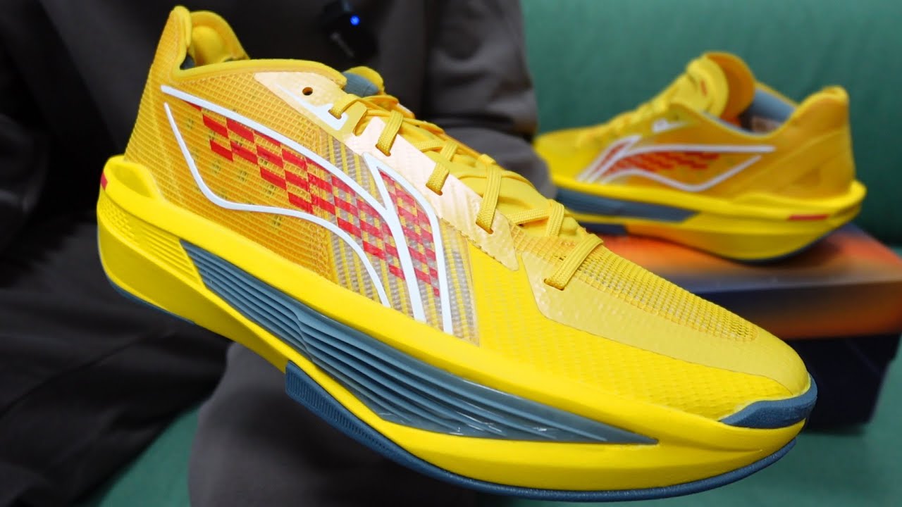 Review Li-Ning Ultra Light 2025: Siêu nhẹ, siêu linh hoạt