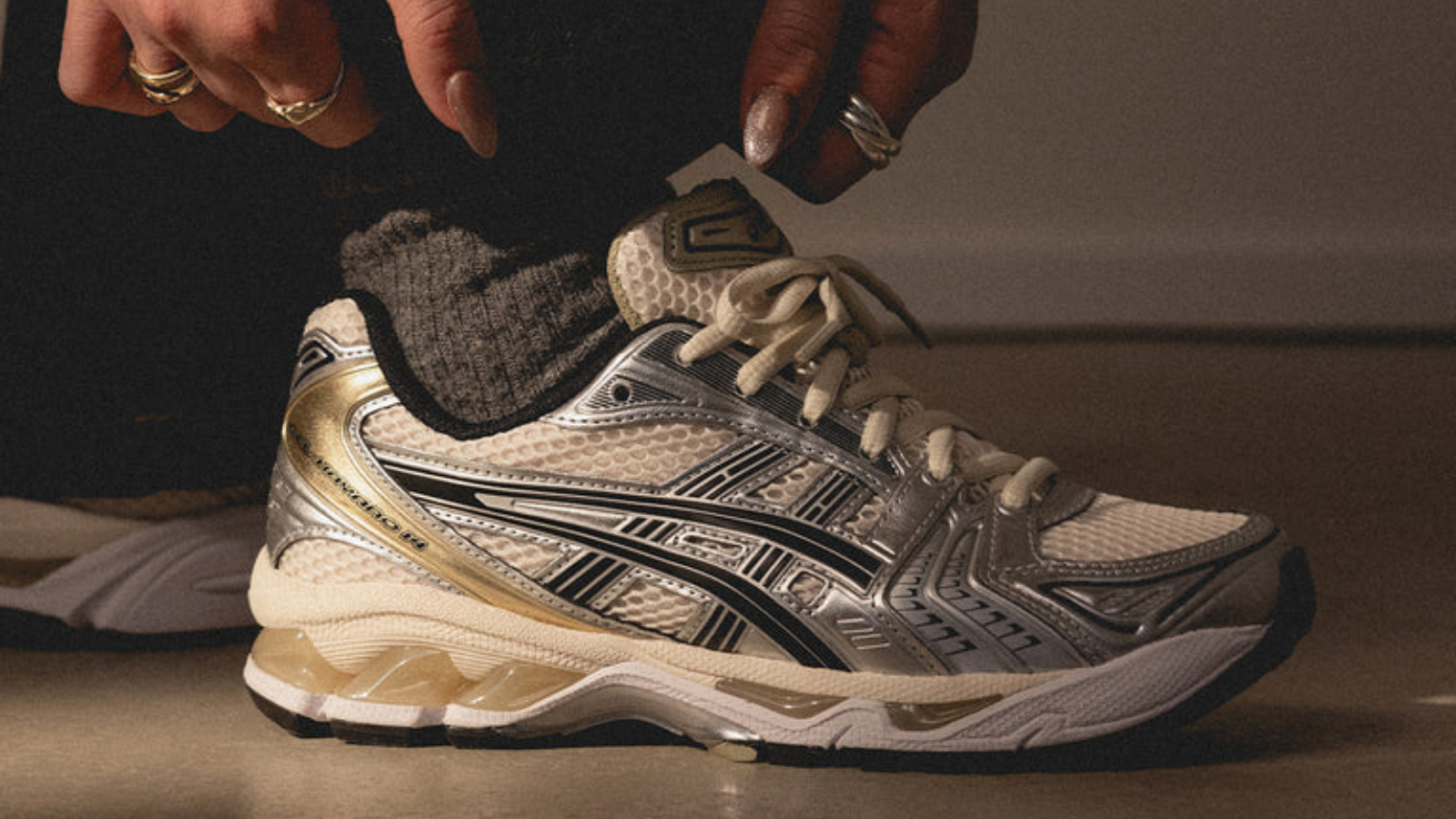 Bỏ lỡ JJJJound x ASICS? Dưới đây là 3 lựa chọn thay thế tuyệt vời Hinh anh 1: Bo lo JJJJound x ASICS? Duoi day la 3 lua chon thay the tuyet voi