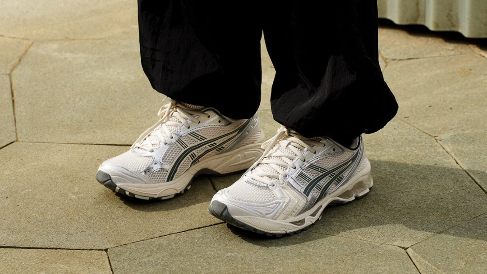 Bỏ lỡ JJJJound x ASICS? Dưới đây là 3 lựa chọn thay thế tuyệt vời Hinh anh 2: Bo lo JJJJound x ASICS? Duoi day la 3 lua chon thay the tuyet voi