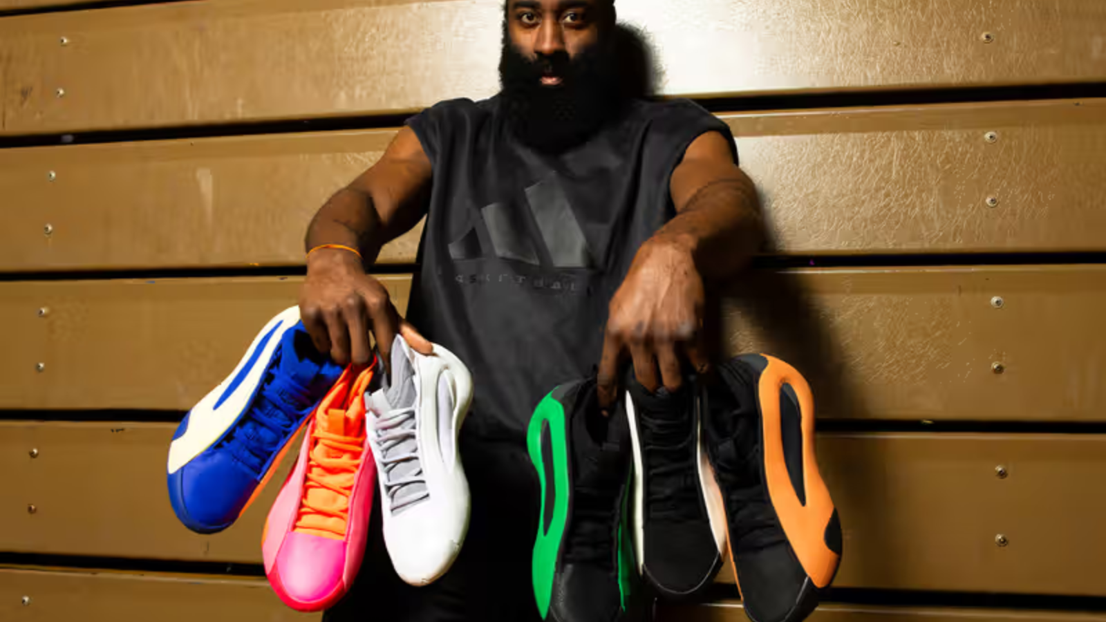 Hinh anh 2: James Harden cung giay Adidas tren san bong ro