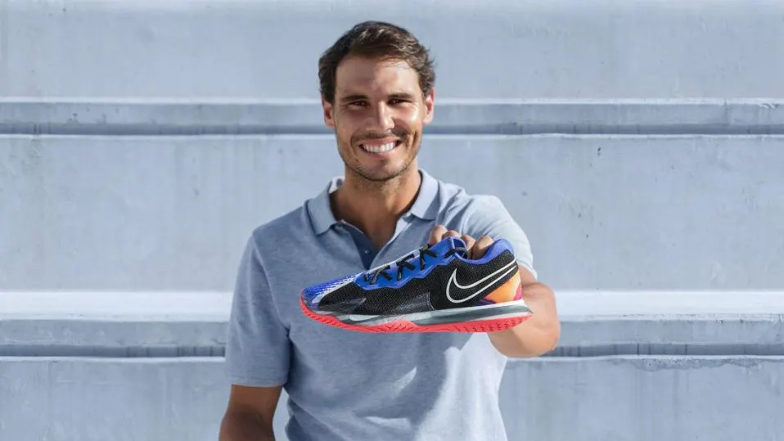 Hinh anh 2: Rafael Nadal voi giay Nike tren san dat nen