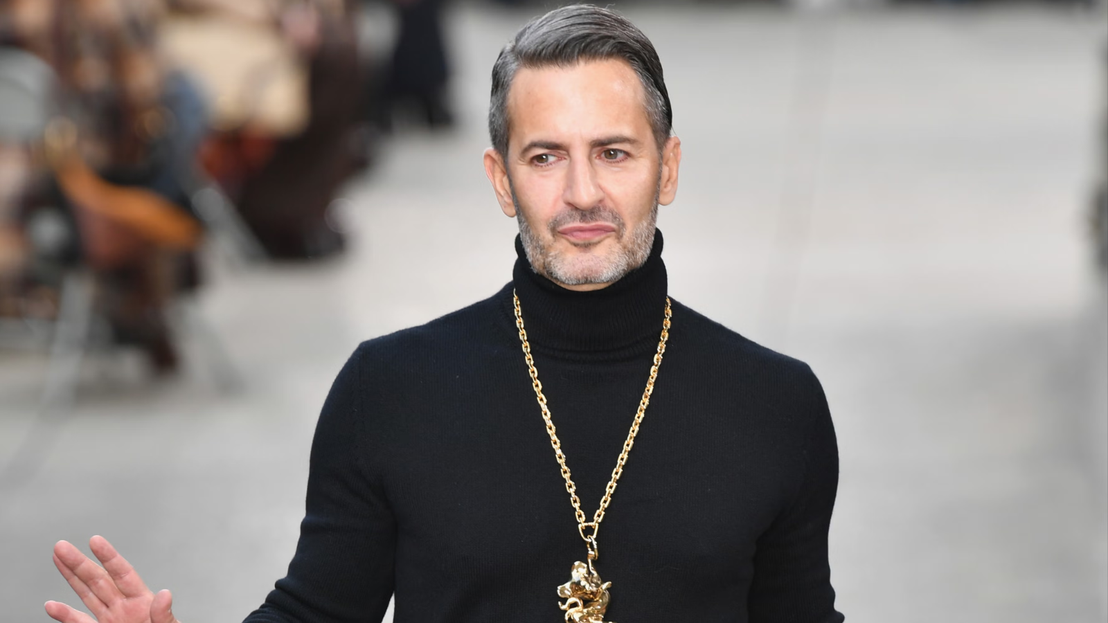 Hinh anh 1: Marc Jacobs, nha thiet ke thoi trang noi tieng voi phong cach noi loan va sang tao.