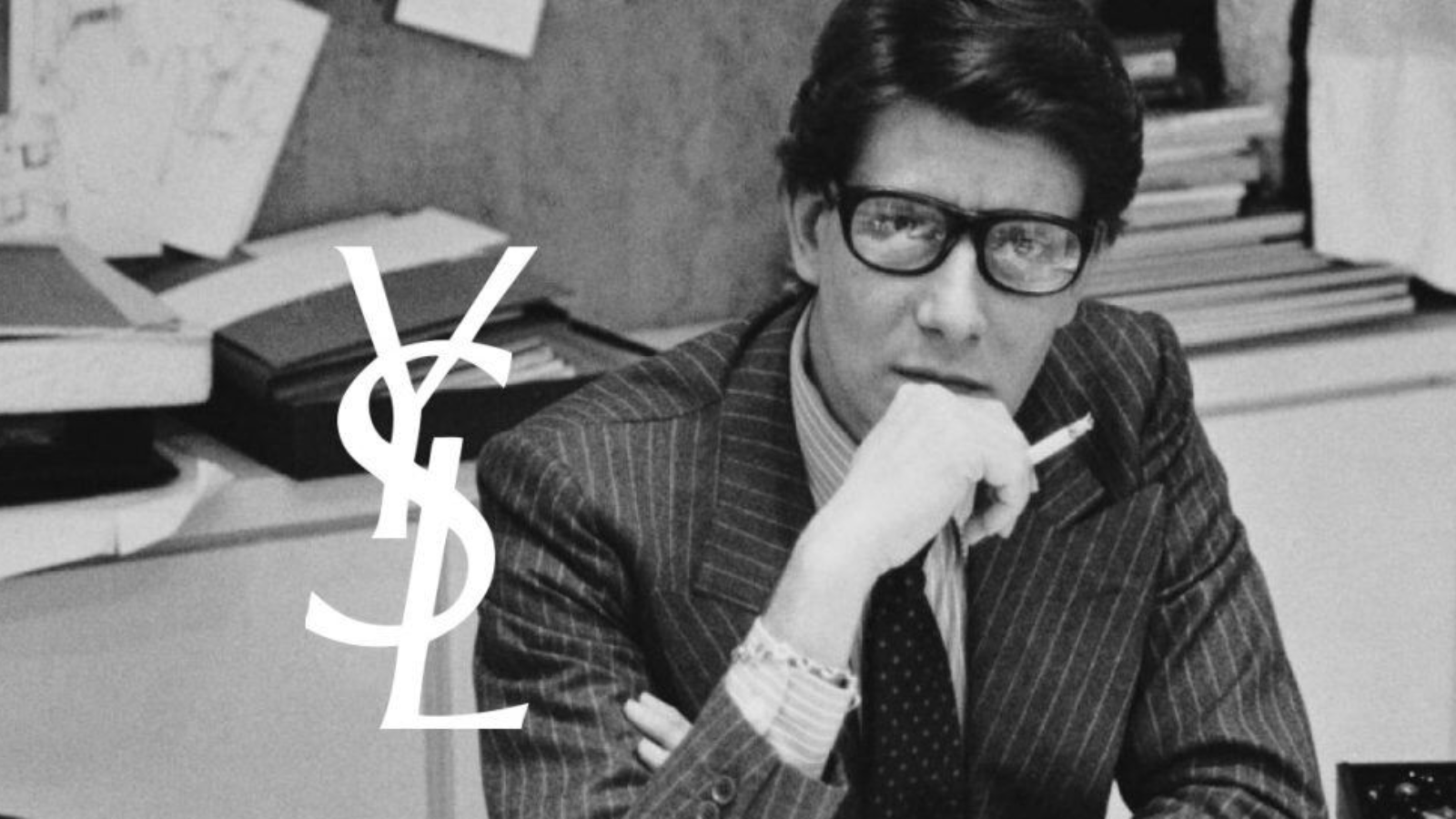 Hinh anh 1: Yves Saint Laurent ben thiet ke Le Smoking cho phu nu