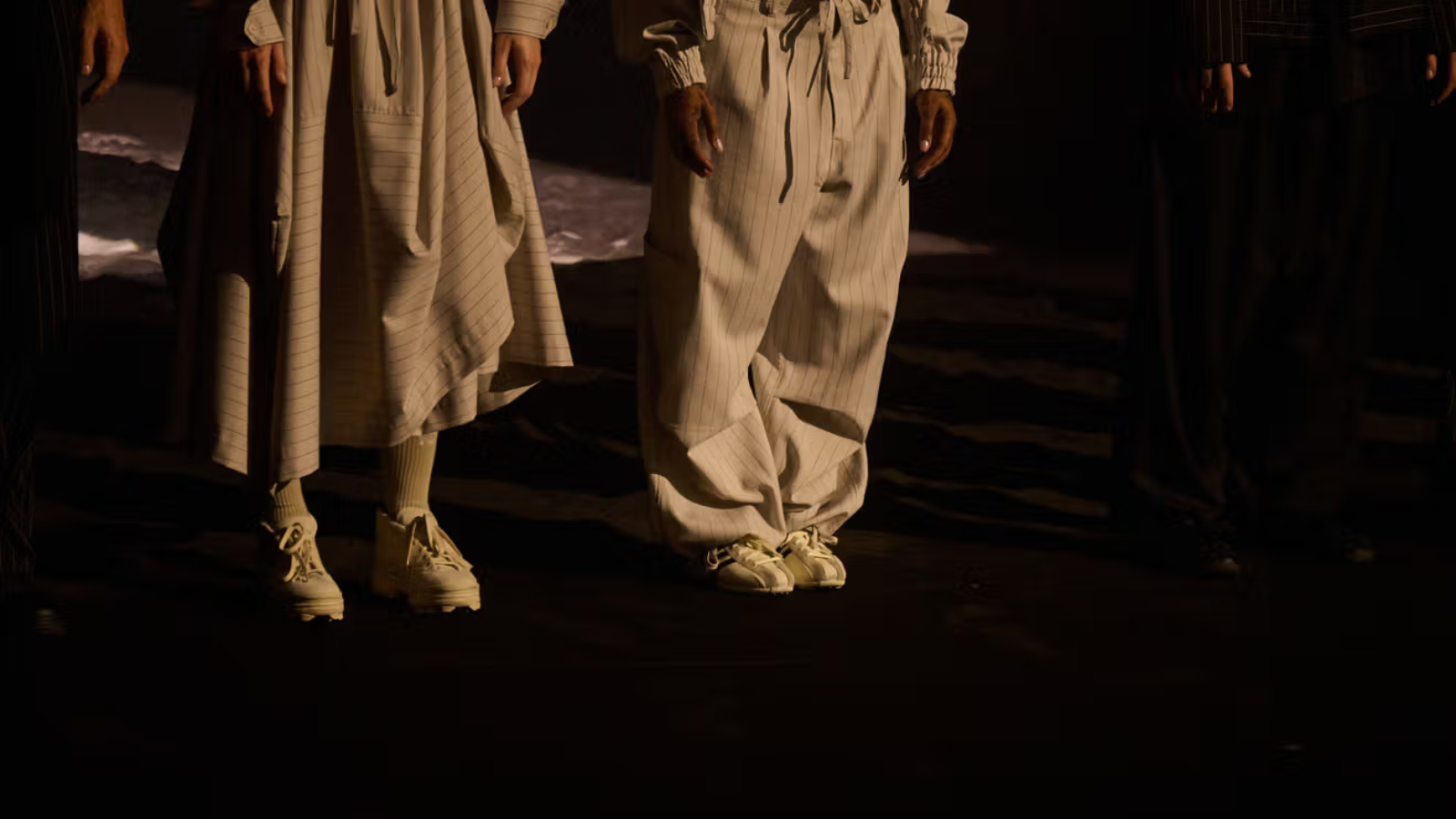 Hinh anh 4: Hinh anh show dien Paris Fashion Week Men SS26 voi bo suu tap sneaker noi bat