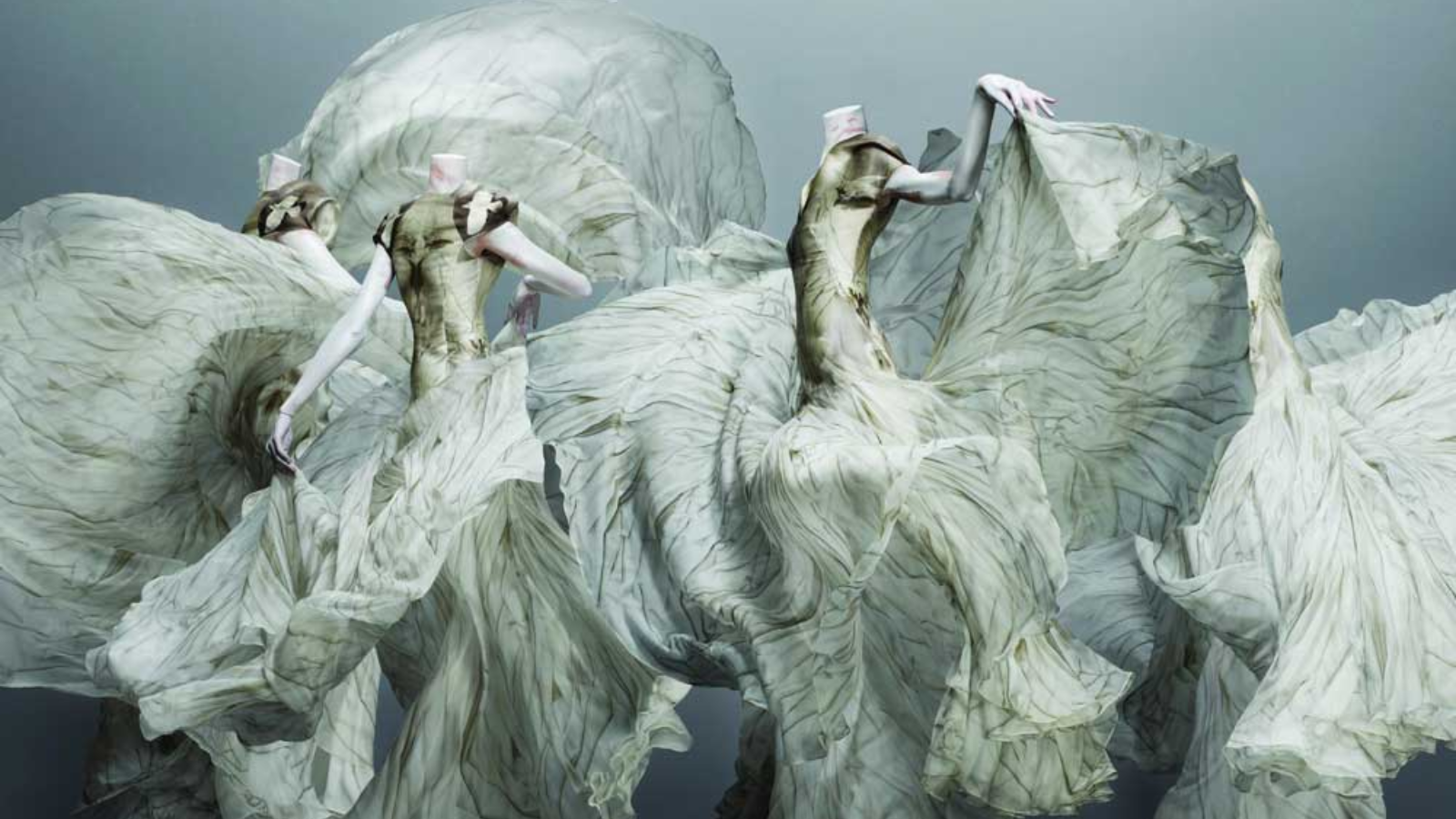 Hinh anh 2: Alexander McQueen - Nha thiet ke thoi trang noi tieng voi phong cach kich nghe