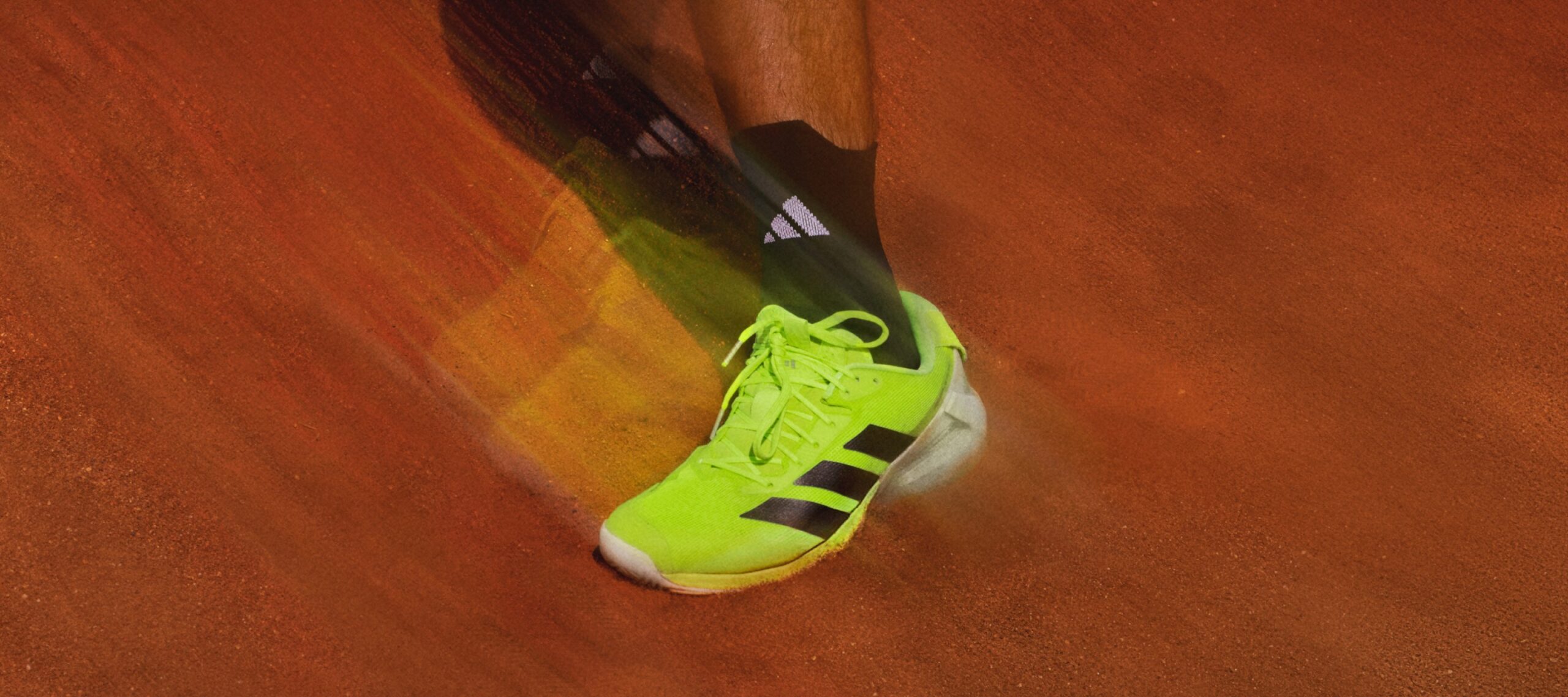 Adizero Ubersonic 5: lướt gió làm chủ tốc độ sân đấu