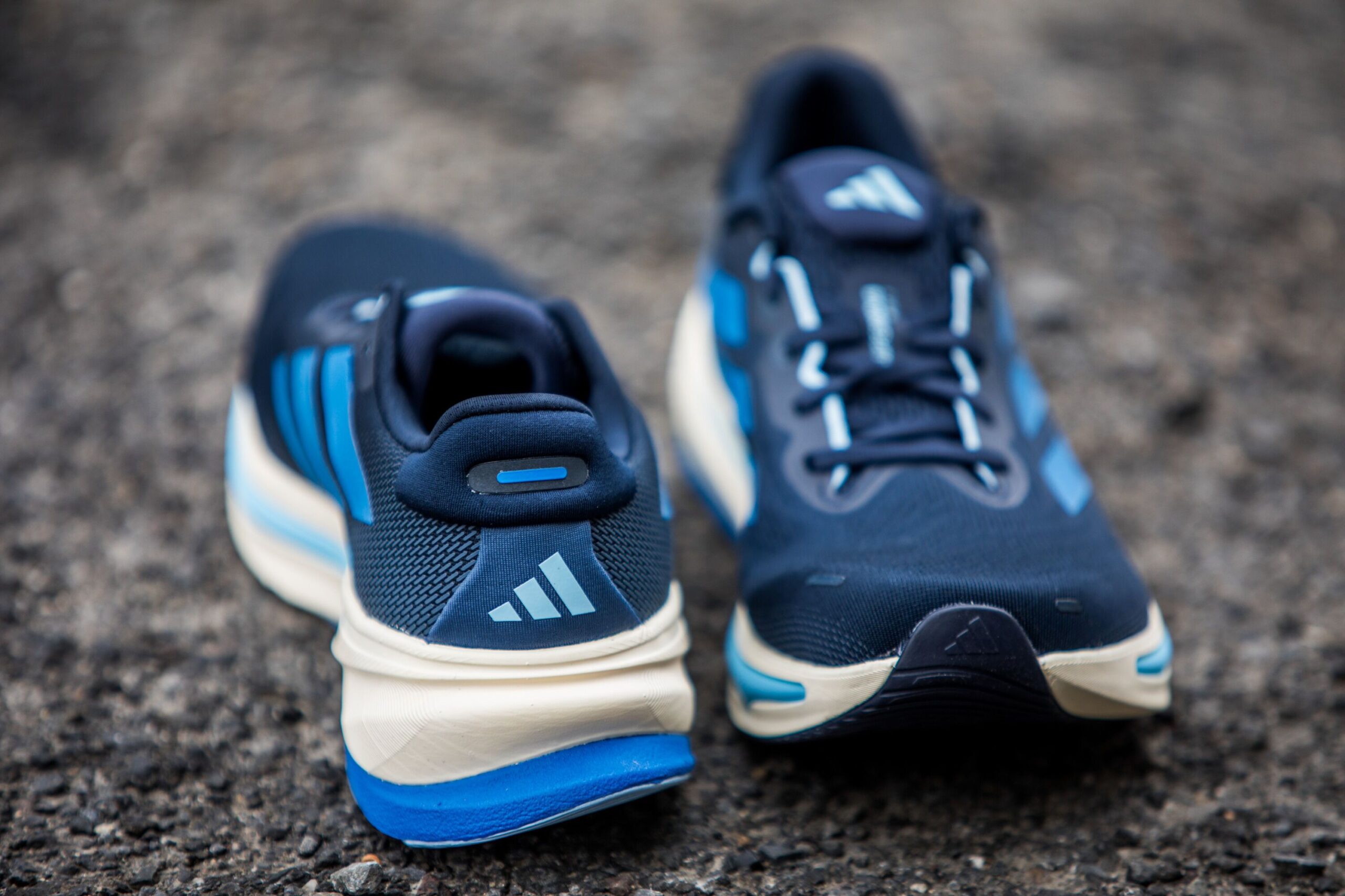 Những đôi giày chạy bộ Adidas tốt nhất năm 2025