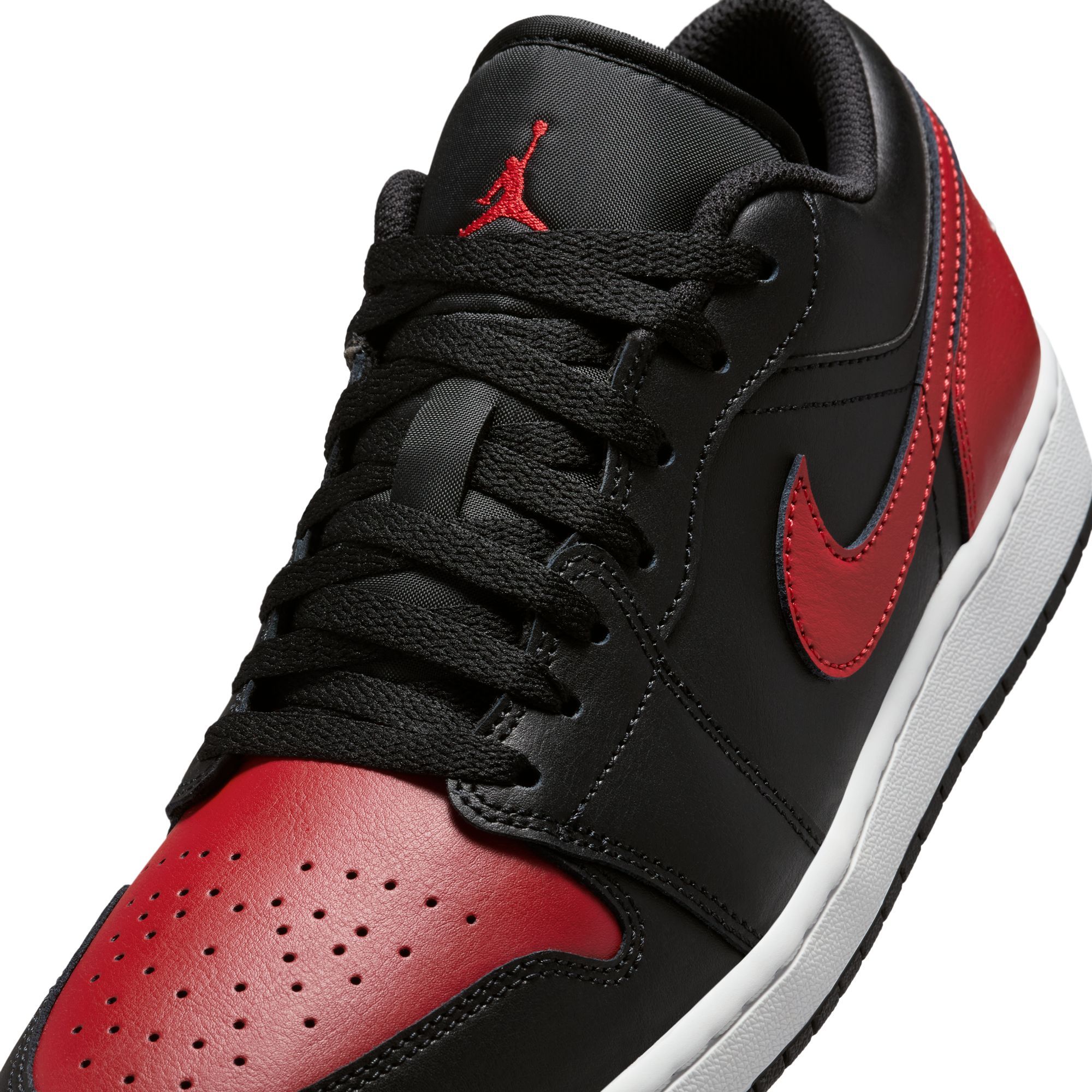 Chiêm ngưỡng Air Jordan 1 Mid "Black/Varsity Red" với diện mạo mới đầy cuốn hút
