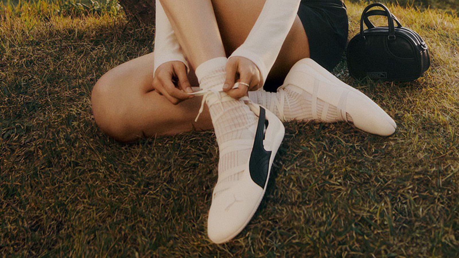 Hinh anh 6: Rose tu BLACKPINK trong chien dich PUMA, cung bo suu tap giay va trang phuc dac biet.