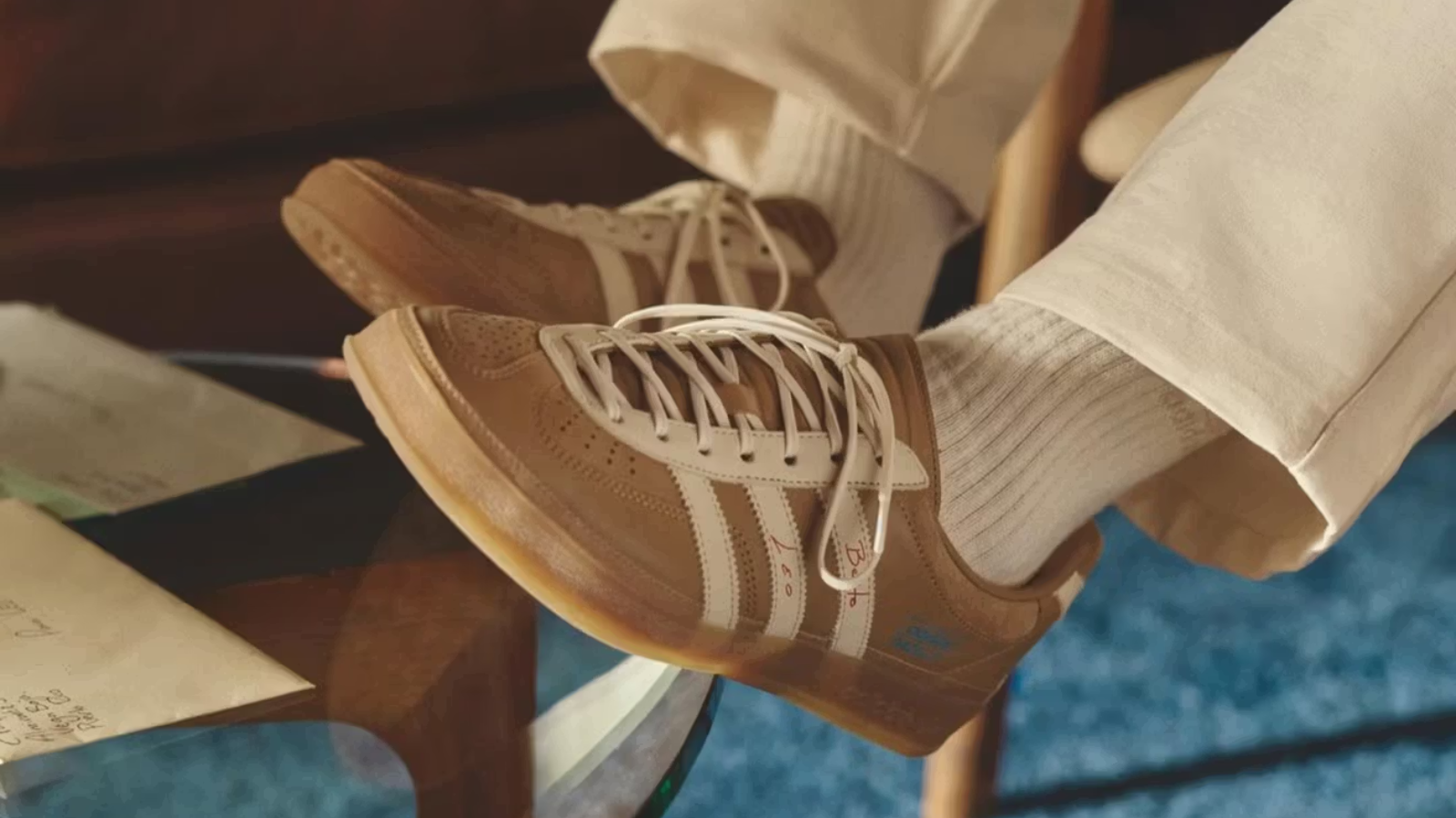 Hinh anh 9: Hinh anh cac doi sneaker collab cua Bad Bunny va adidas tu 2023 den 2025